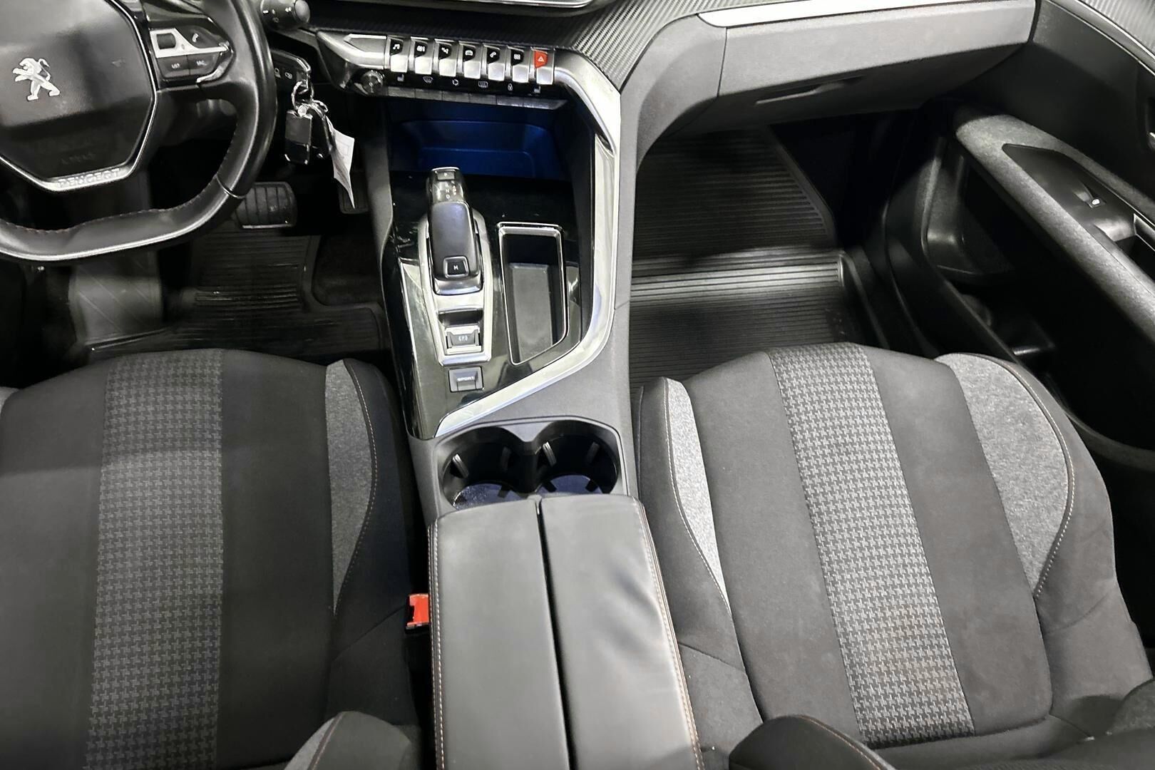 Peugeot 3008 iso kuva 25