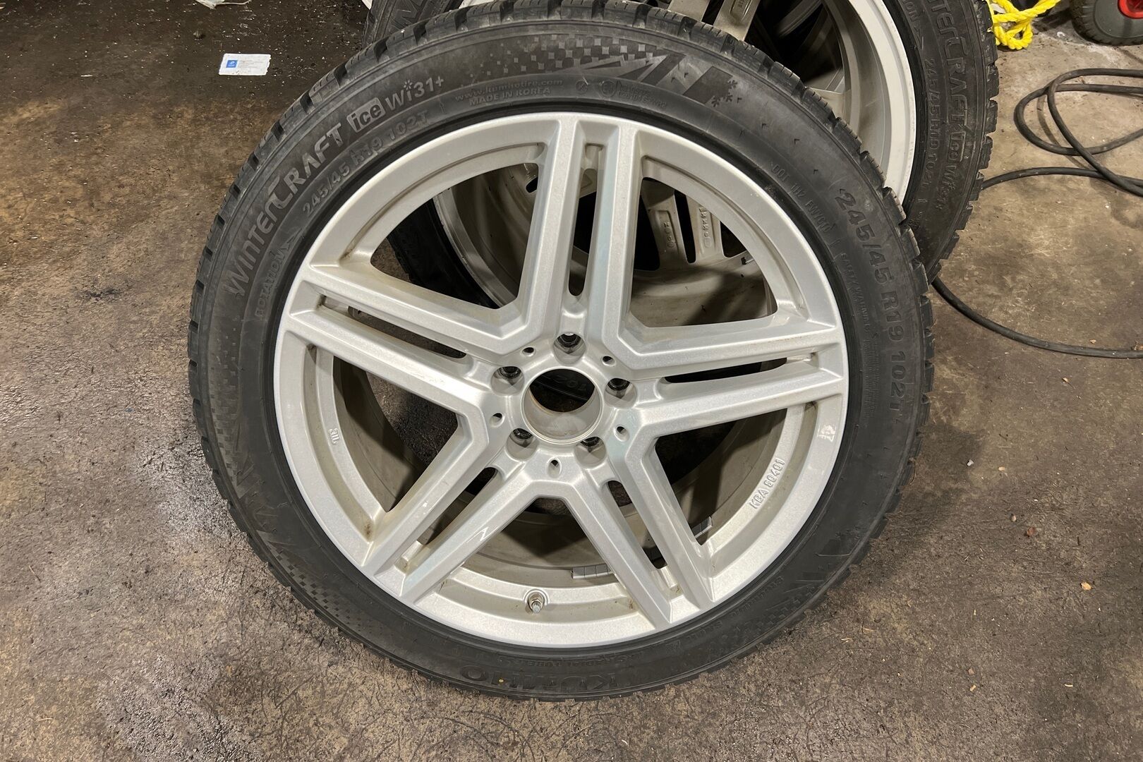 Mercedes-Benz E iso kuva 4