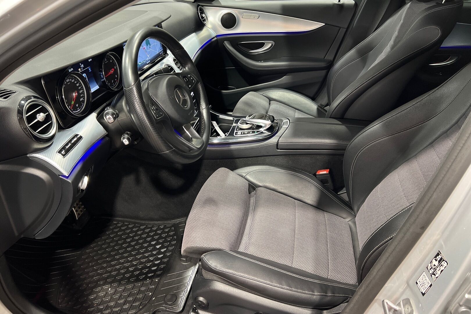 Mercedes-Benz E iso kuva 11