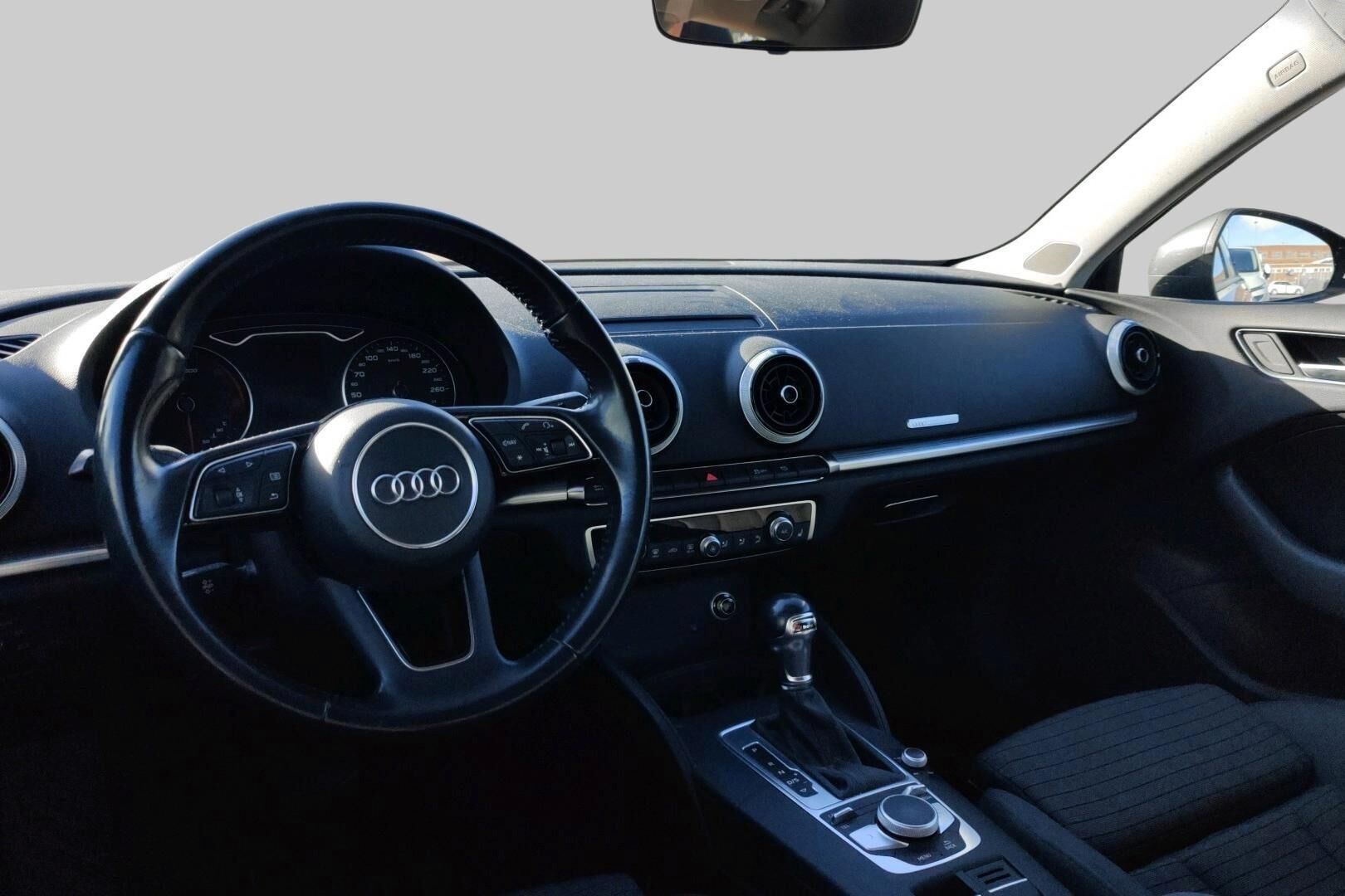 Audi A3 iso kuva 2
