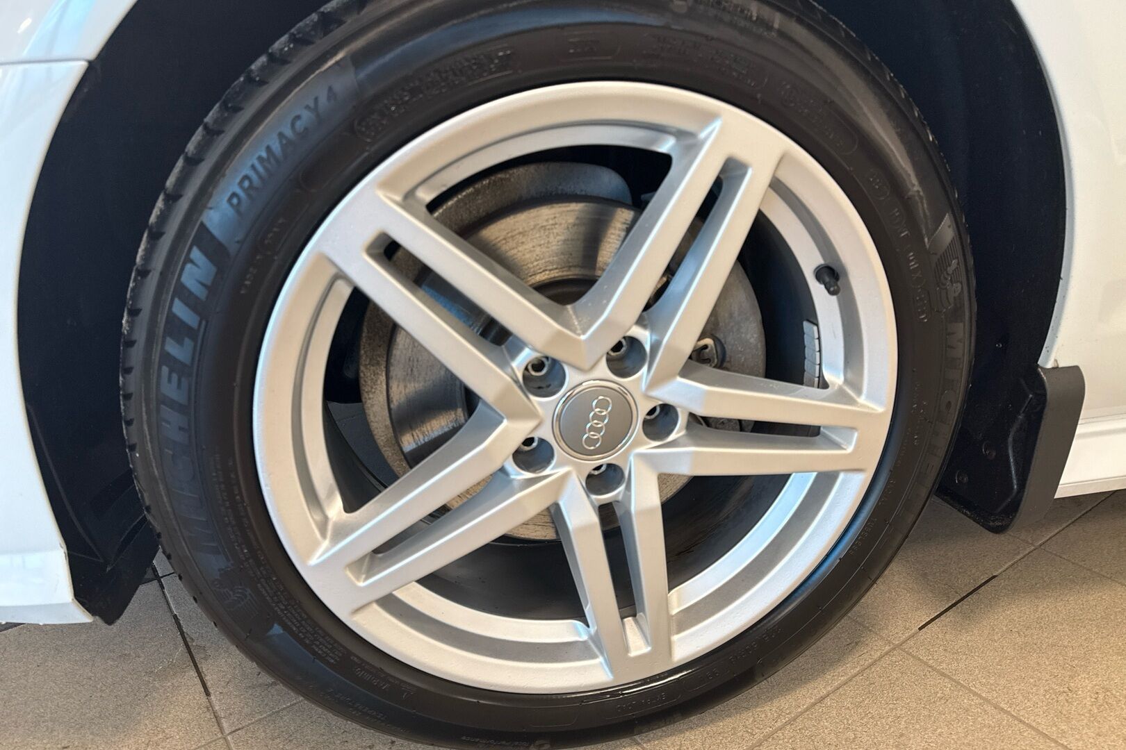 Audi A6 iso kuva 10