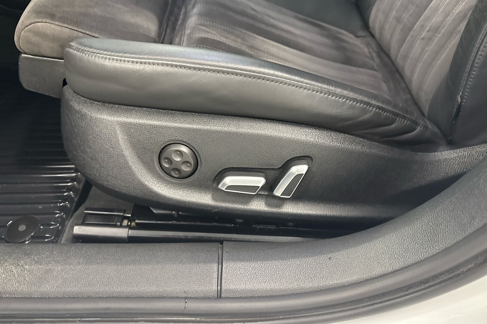 Audi A6 iso kuva 17