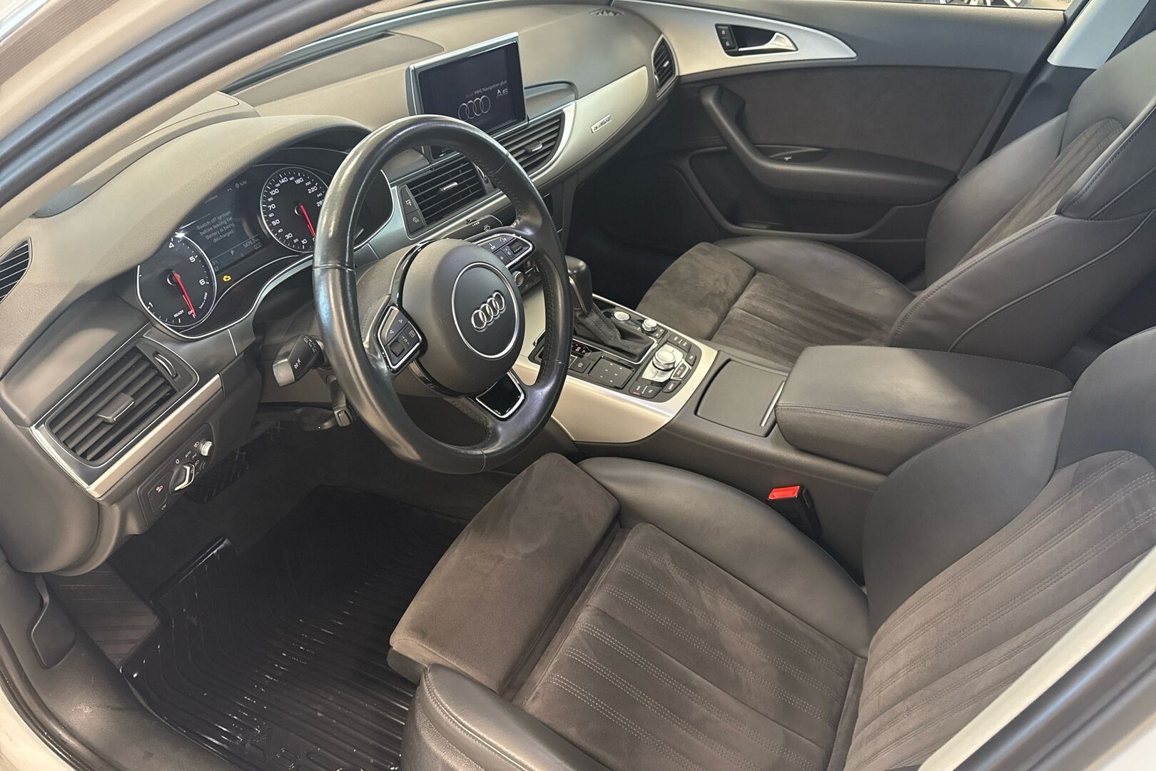 Audi A6 iso kuva 6