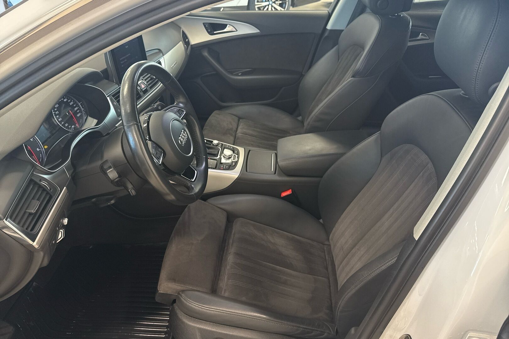 Audi A6 iso kuva 7