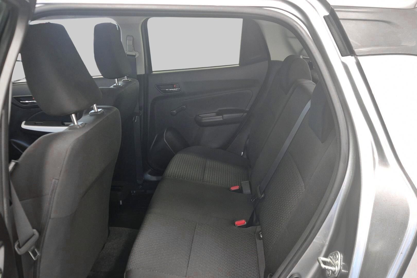 Suzuki Swift iso kuva 10