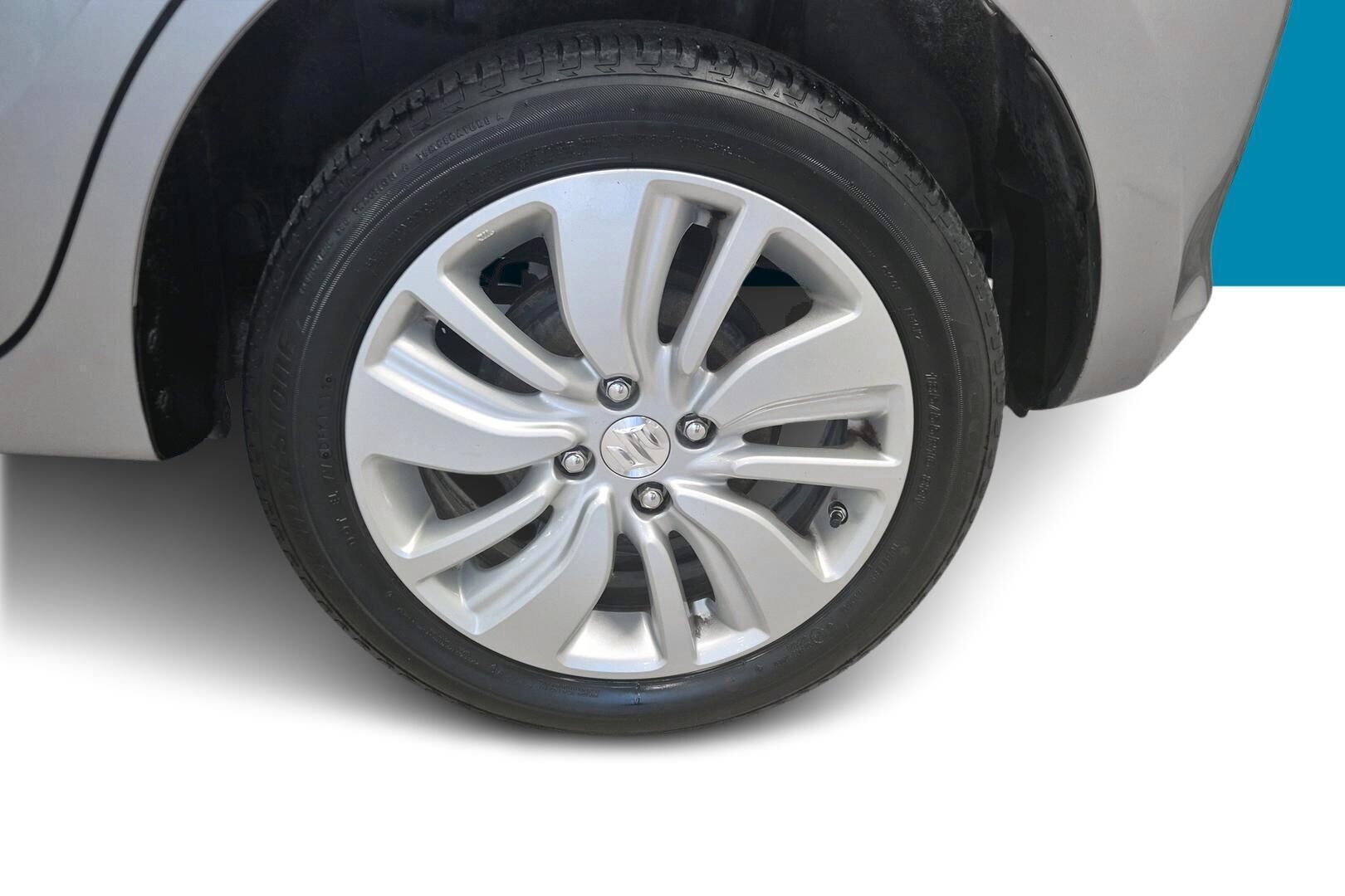 Suzuki Swift iso kuva 13