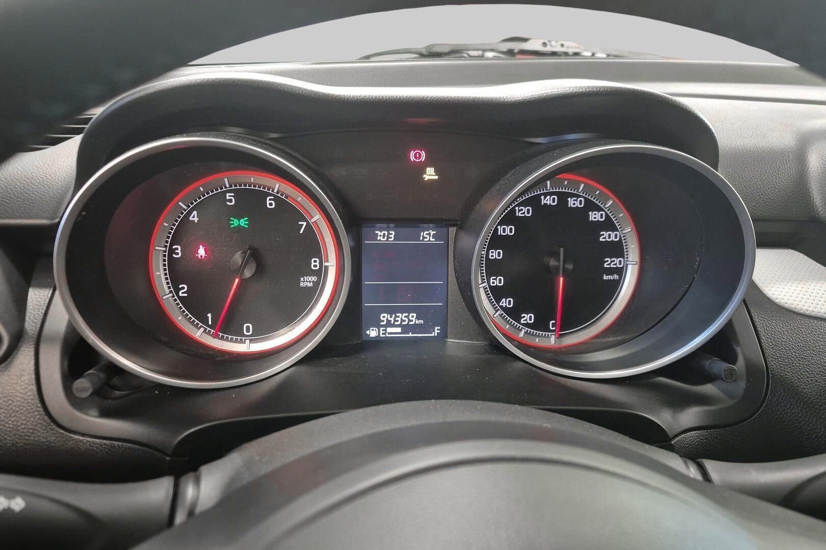Suzuki Swift iso kuva 14