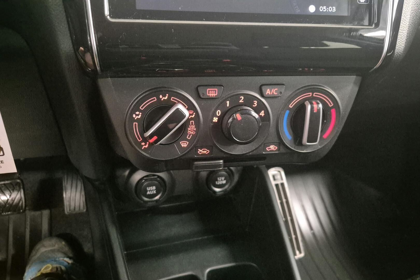 Suzuki Swift iso kuva 16