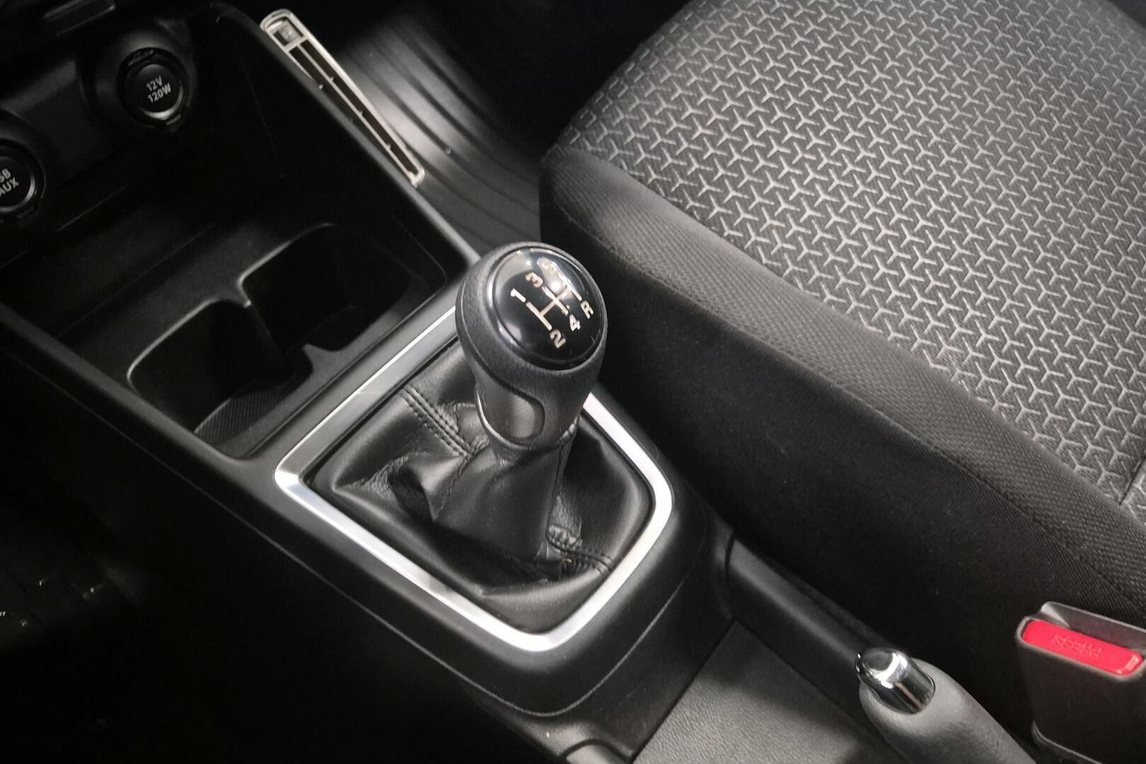 Suzuki Swift iso kuva 17