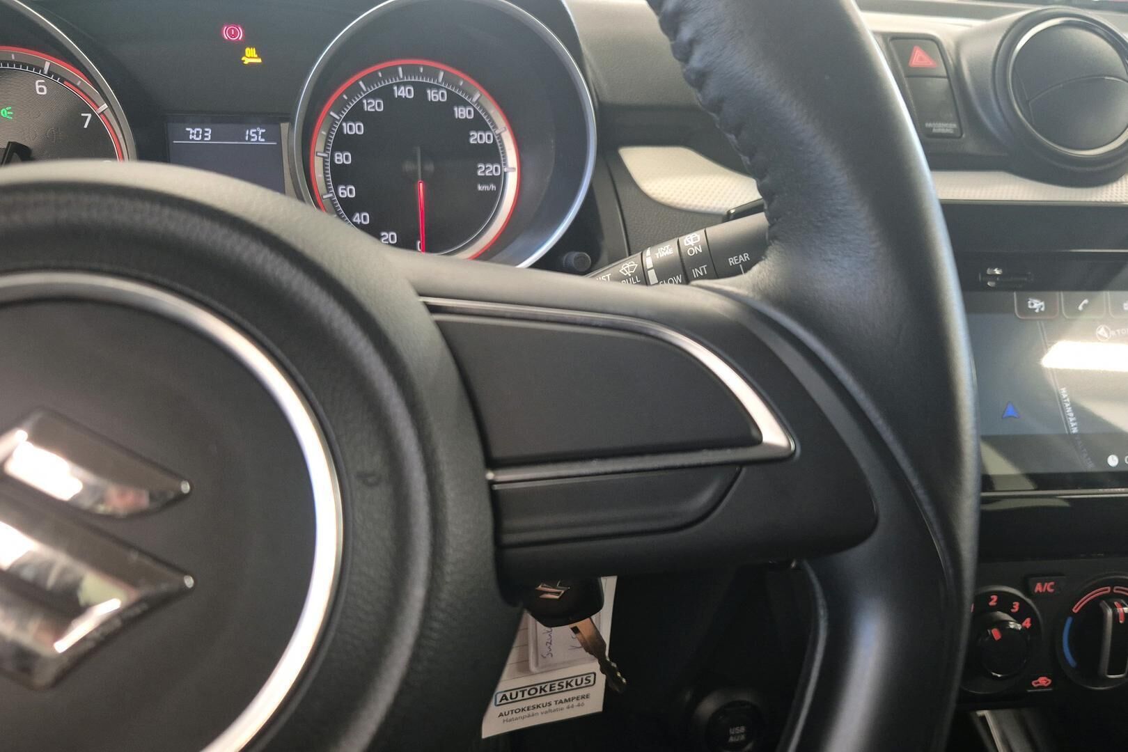Suzuki Swift iso kuva 18