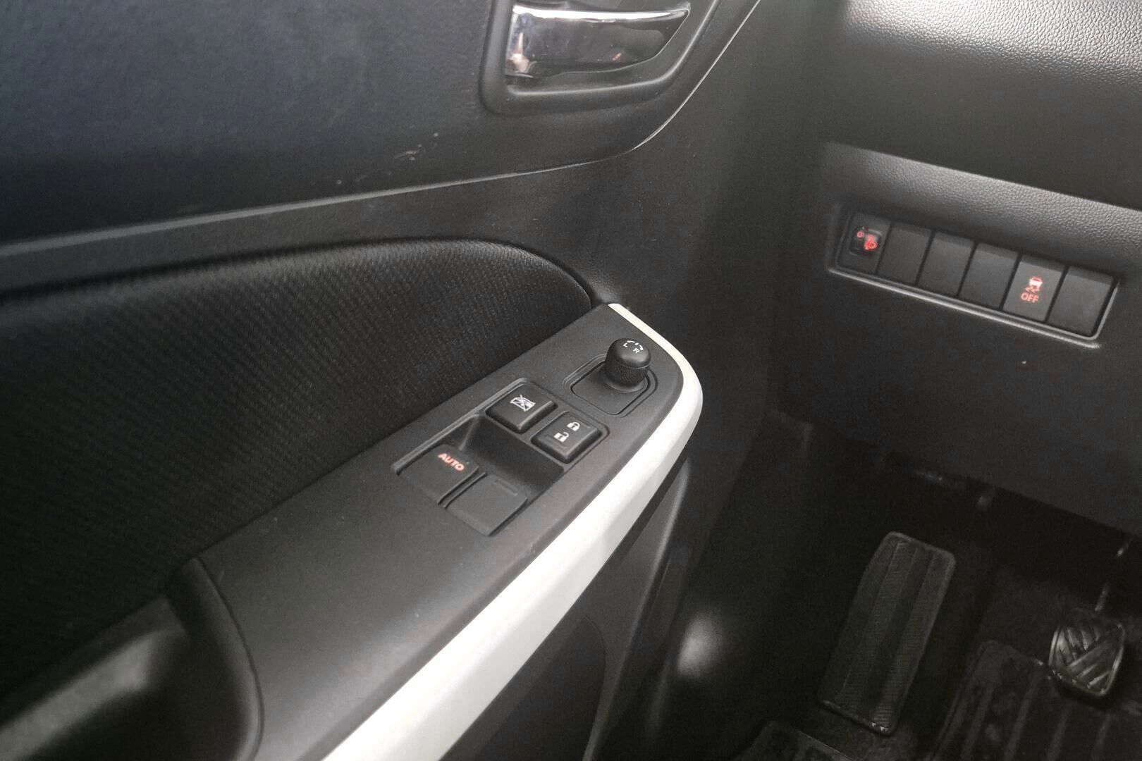 Suzuki Swift iso kuva 20