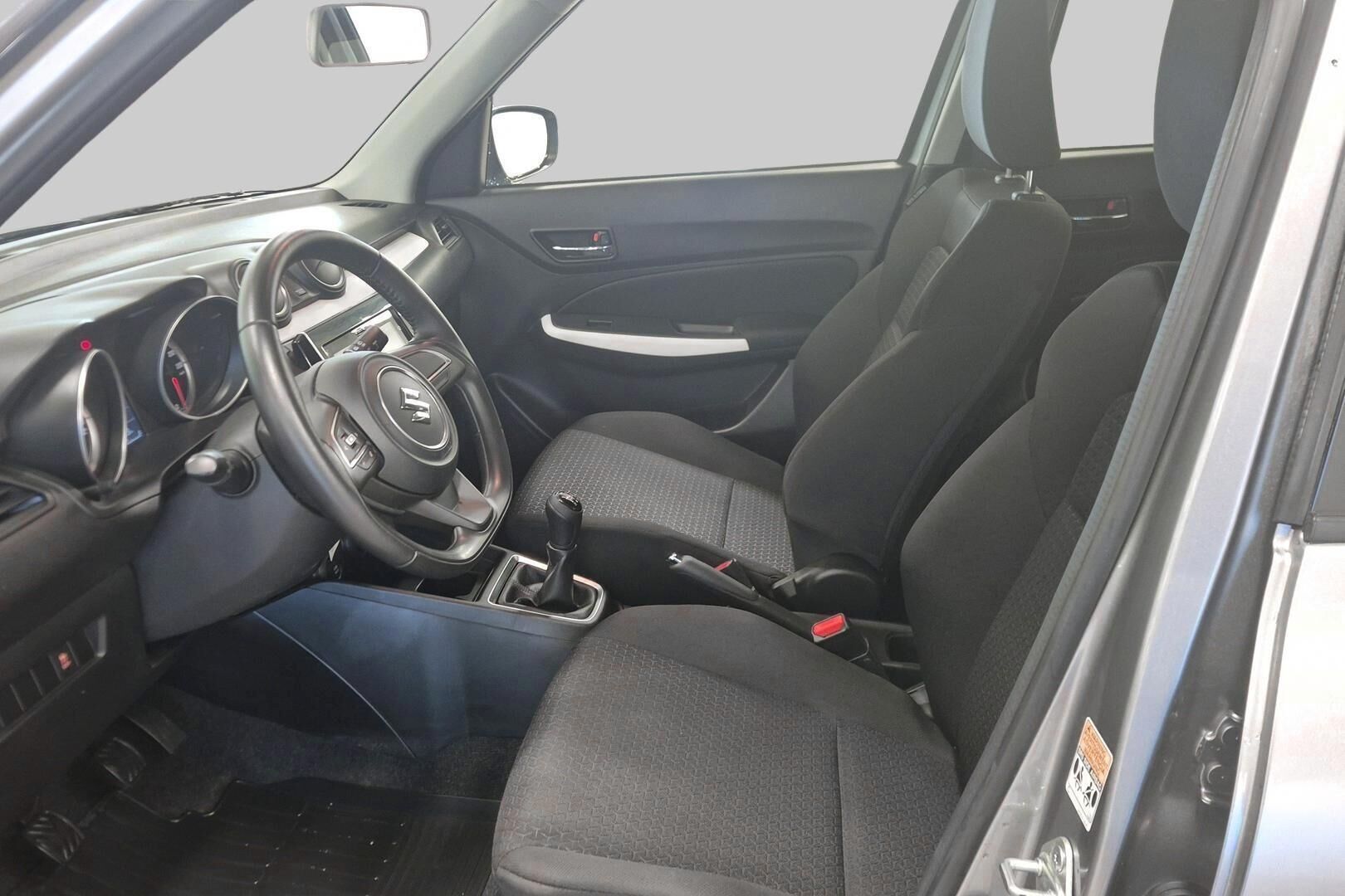Suzuki Swift iso kuva 9
