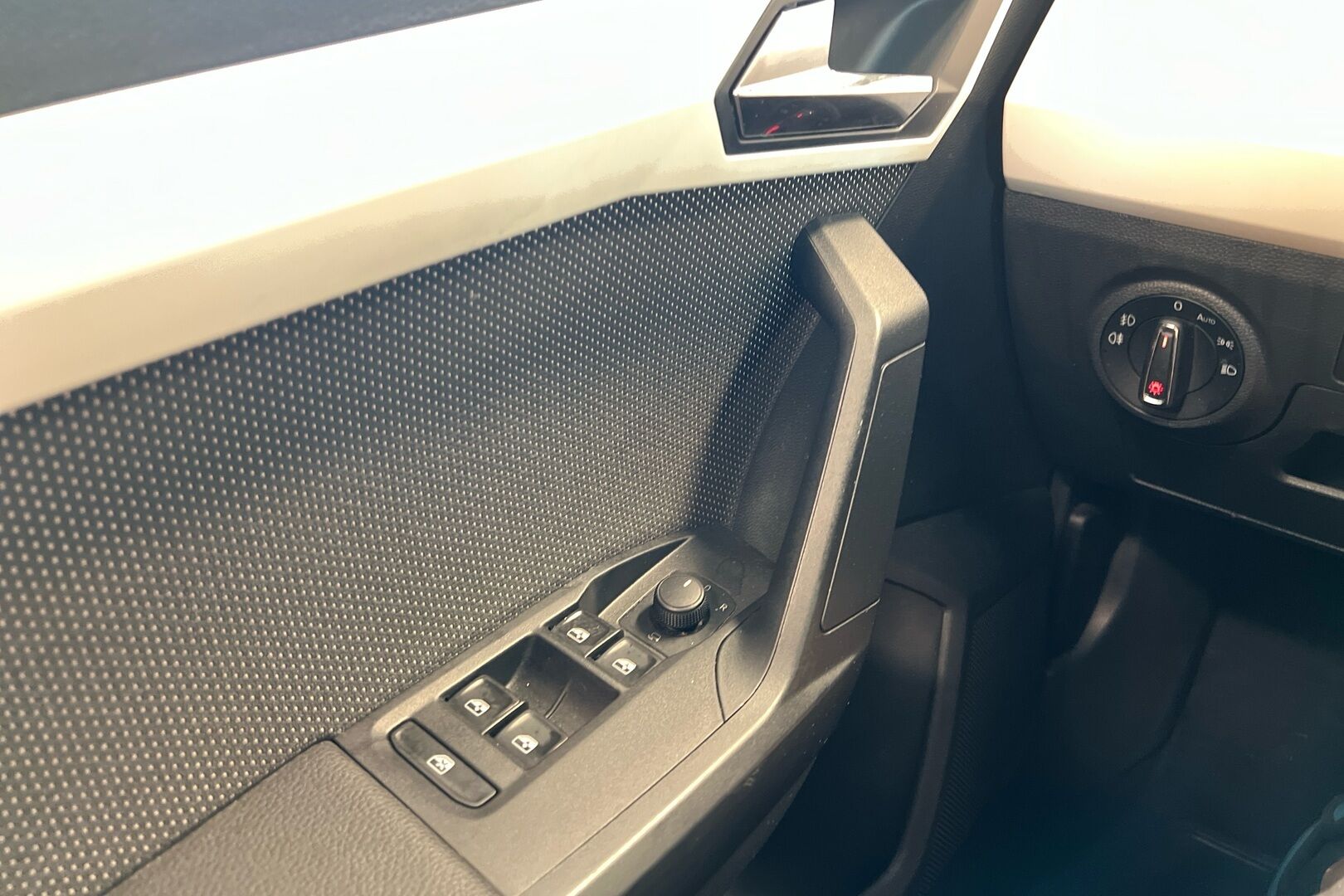 Seat Arona iso kuva 17