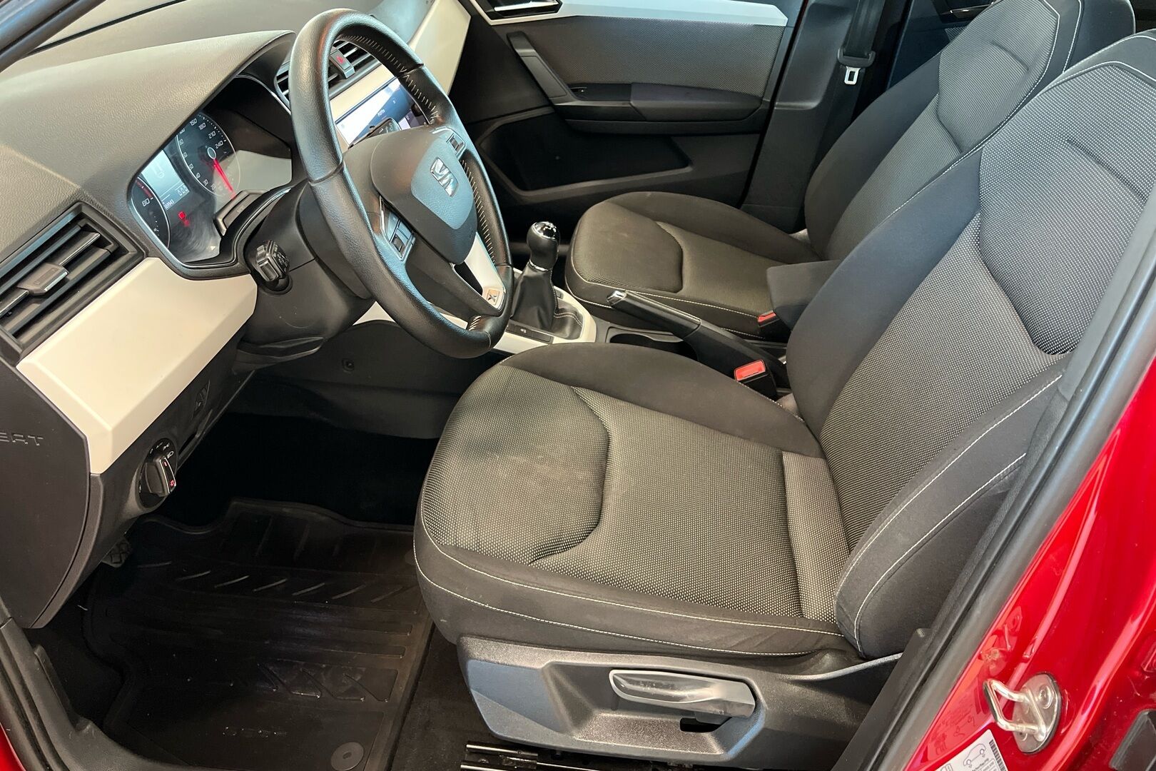 Seat Arona iso kuva 7