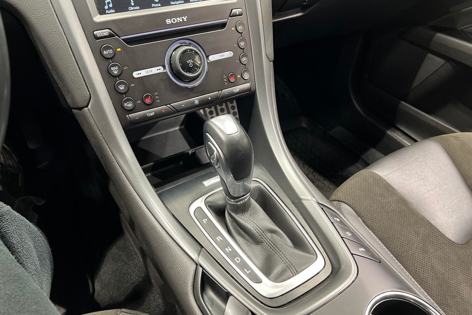 Ford Mondeo iso kuva 20