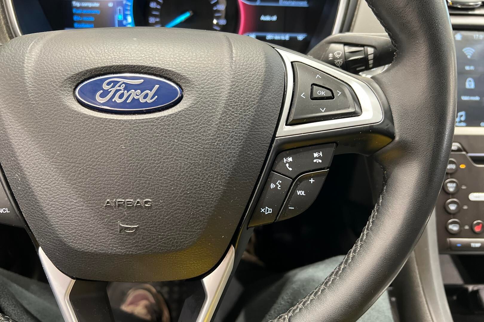 Ford Mondeo iso kuva 22