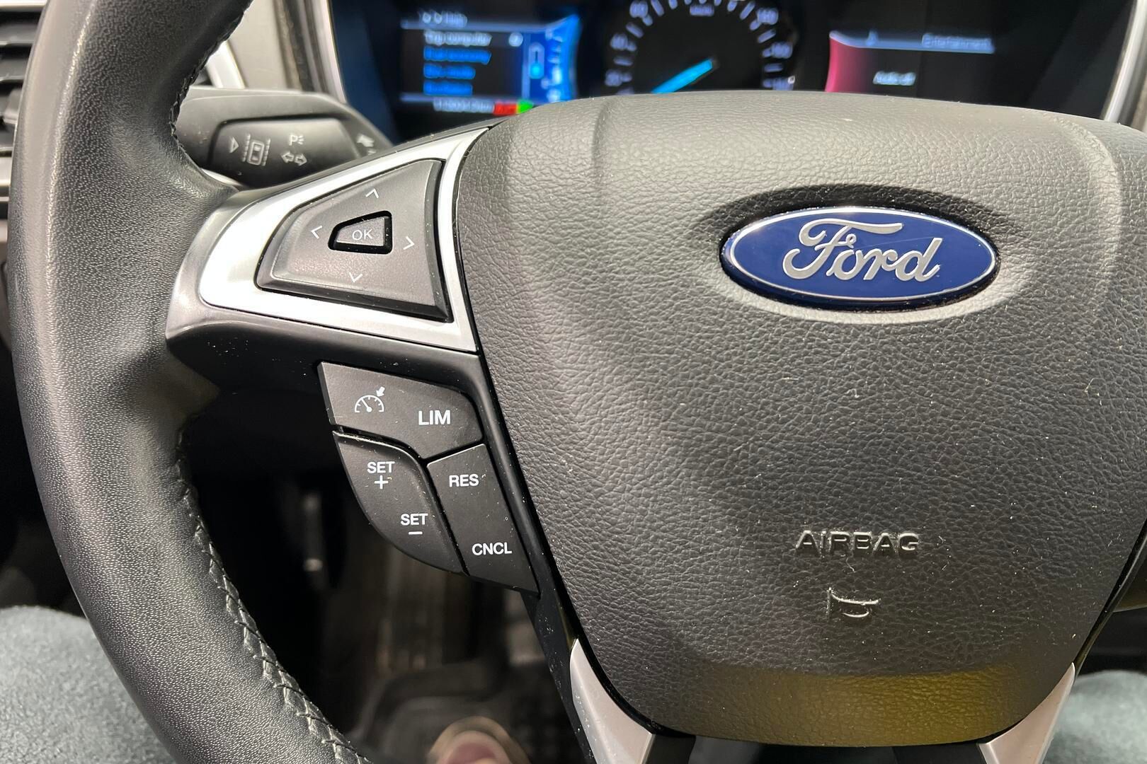 Ford Mondeo iso kuva 23