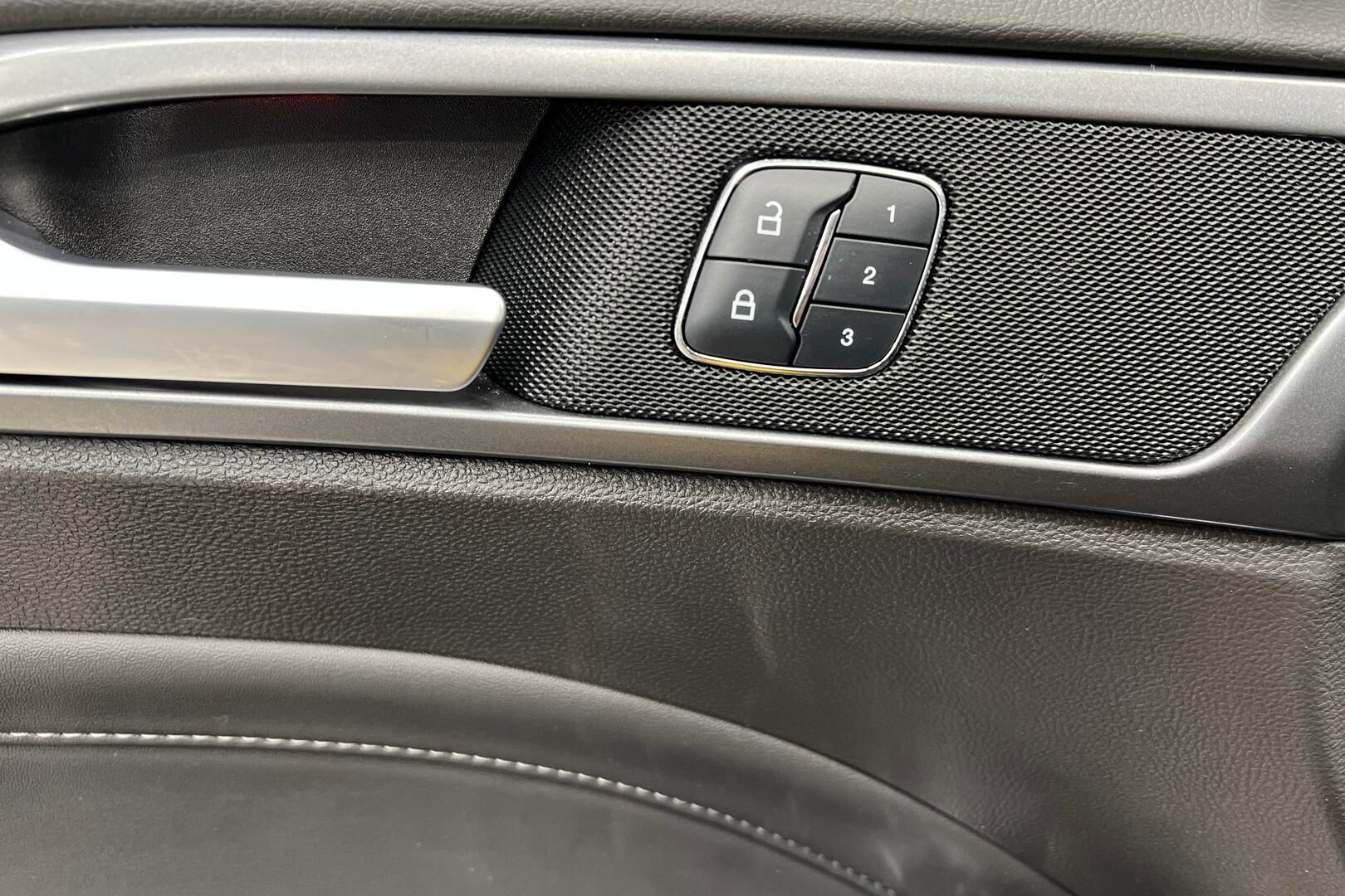 Ford Mondeo iso kuva 25