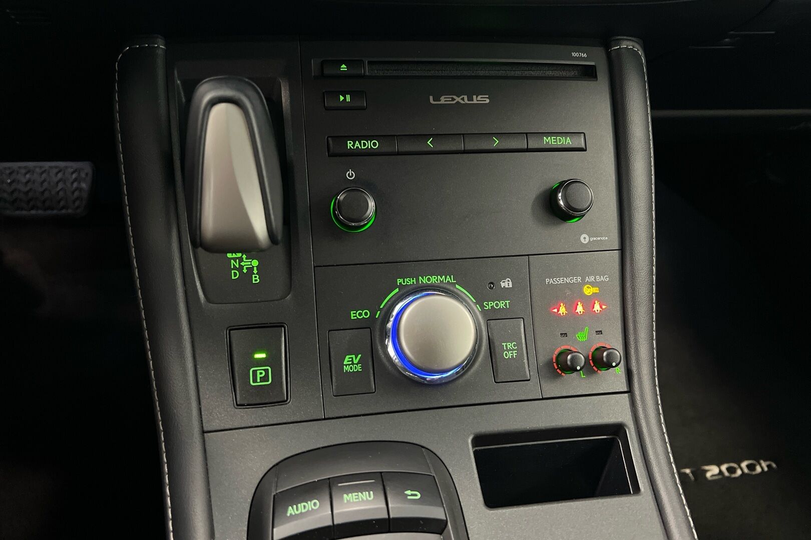 Lexus CT iso kuva 14