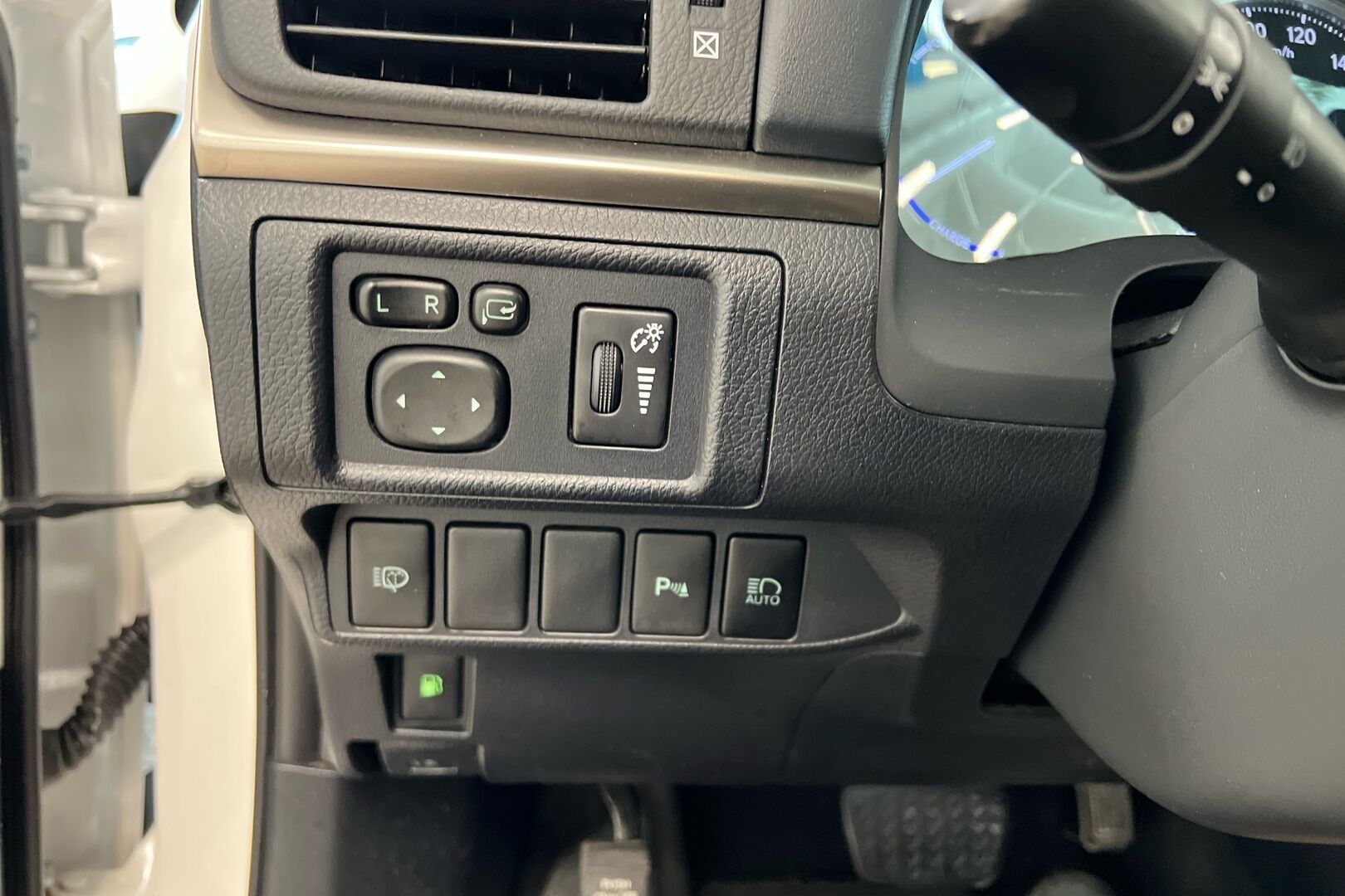Lexus CT iso kuva 19