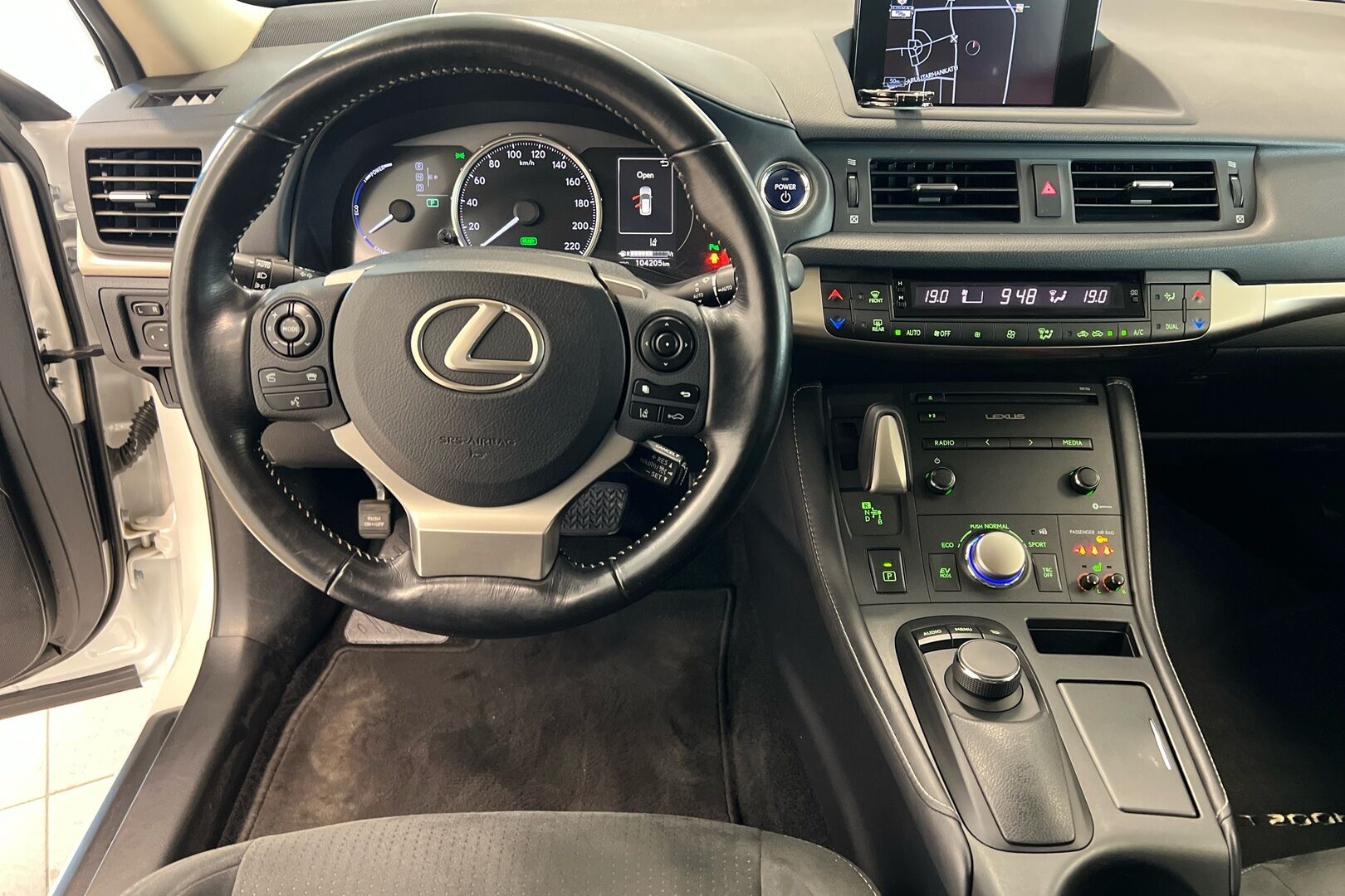 Lexus CT iso kuva 21