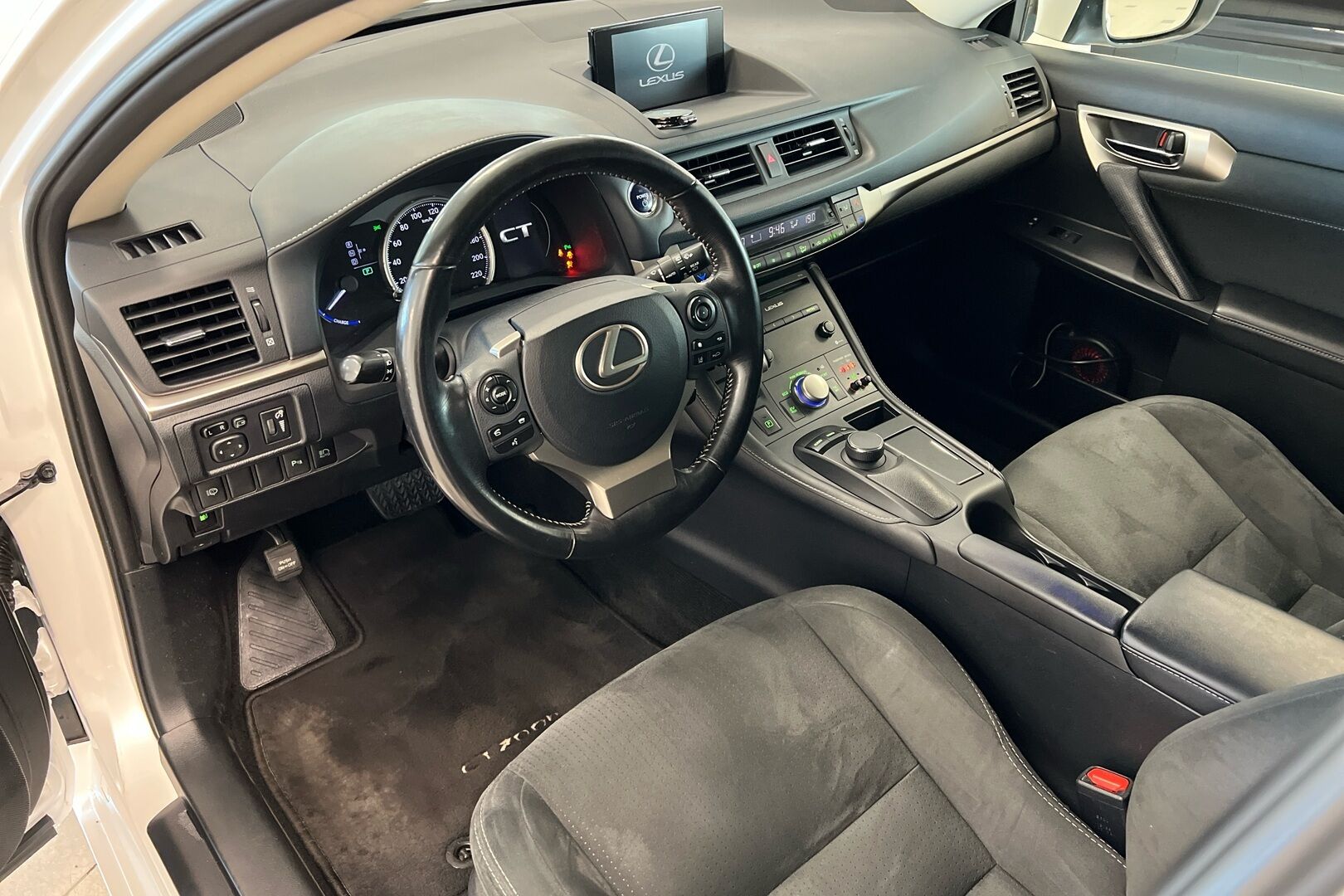 Lexus CT iso kuva 6