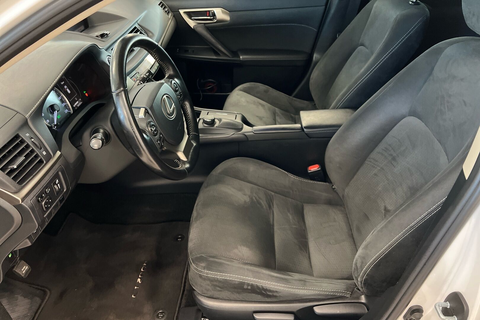Lexus CT iso kuva 7