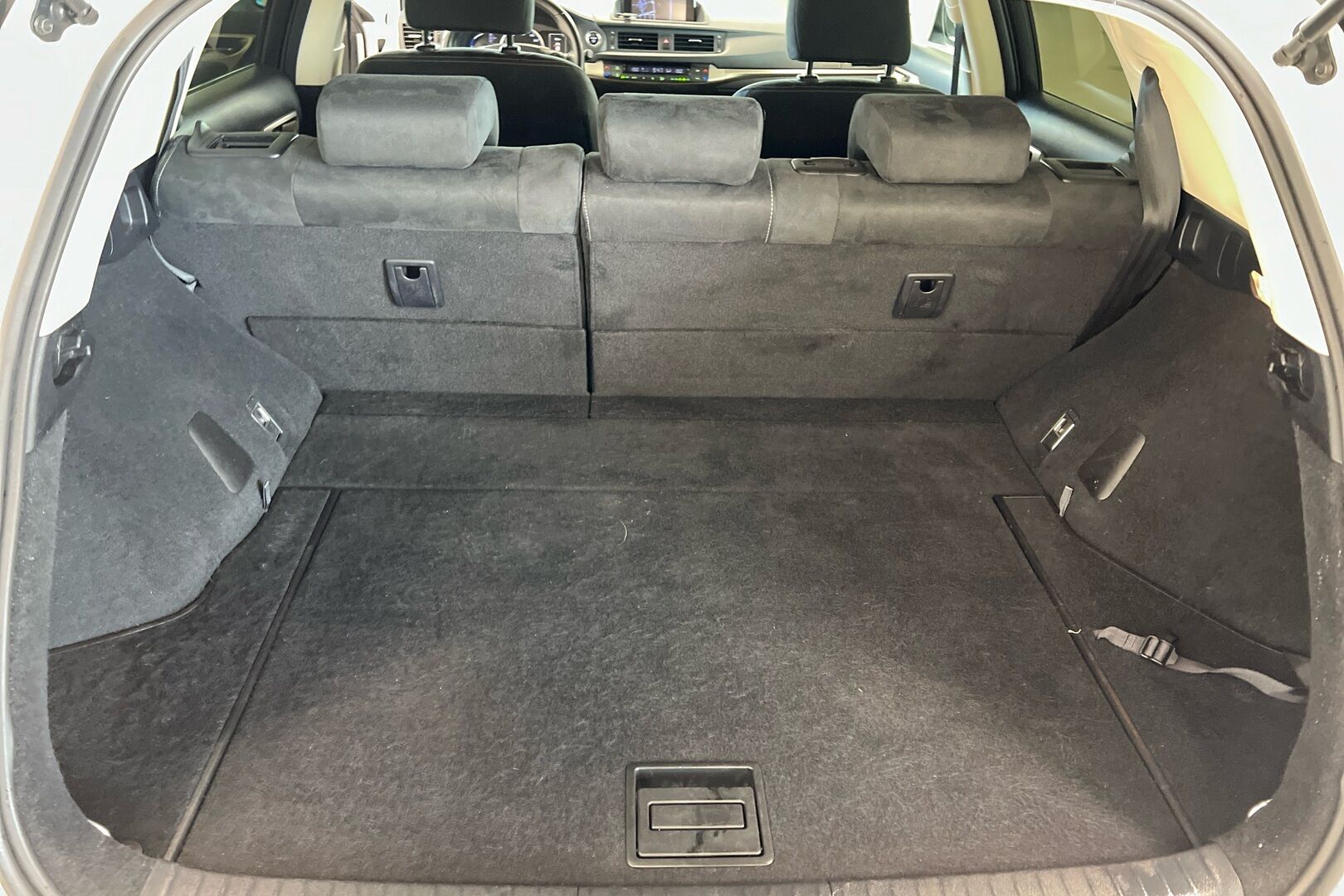 Lexus CT iso kuva 9