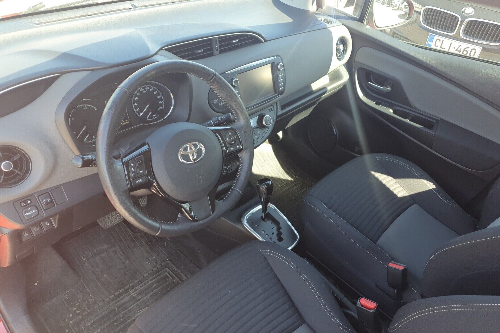 Toyota Yaris iso kuva 1