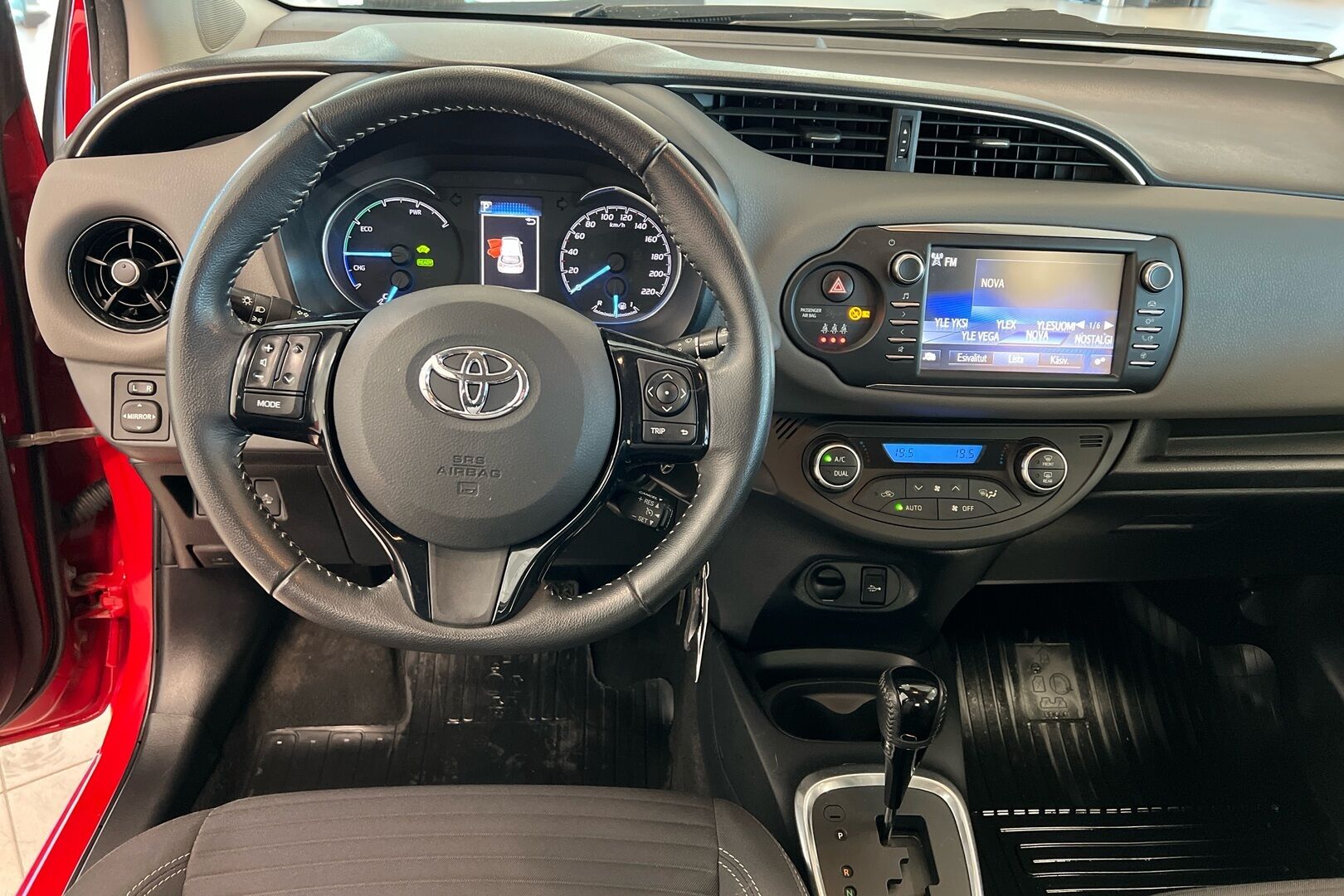 Toyota Yaris iso kuva 20