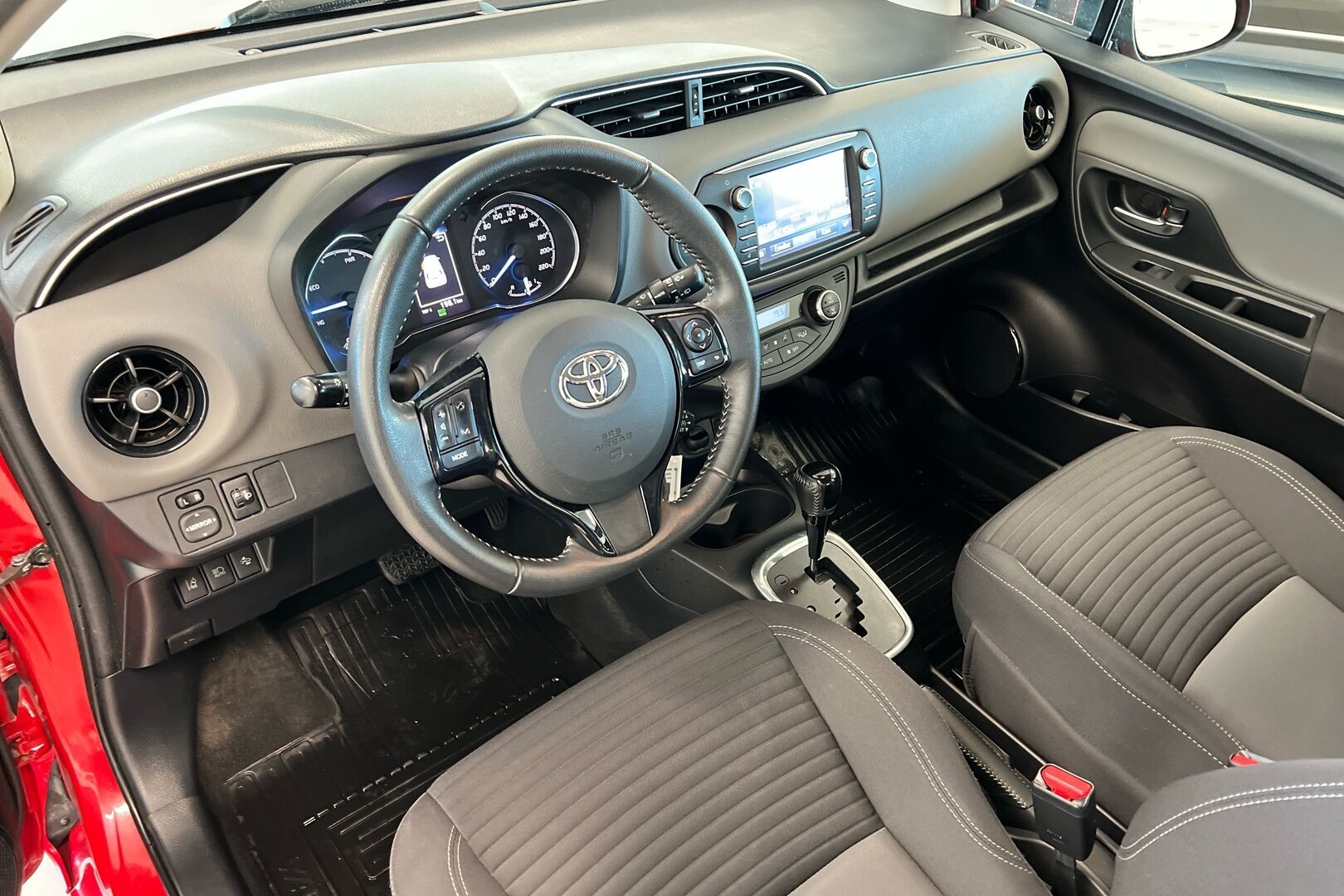 Toyota Yaris iso kuva 3