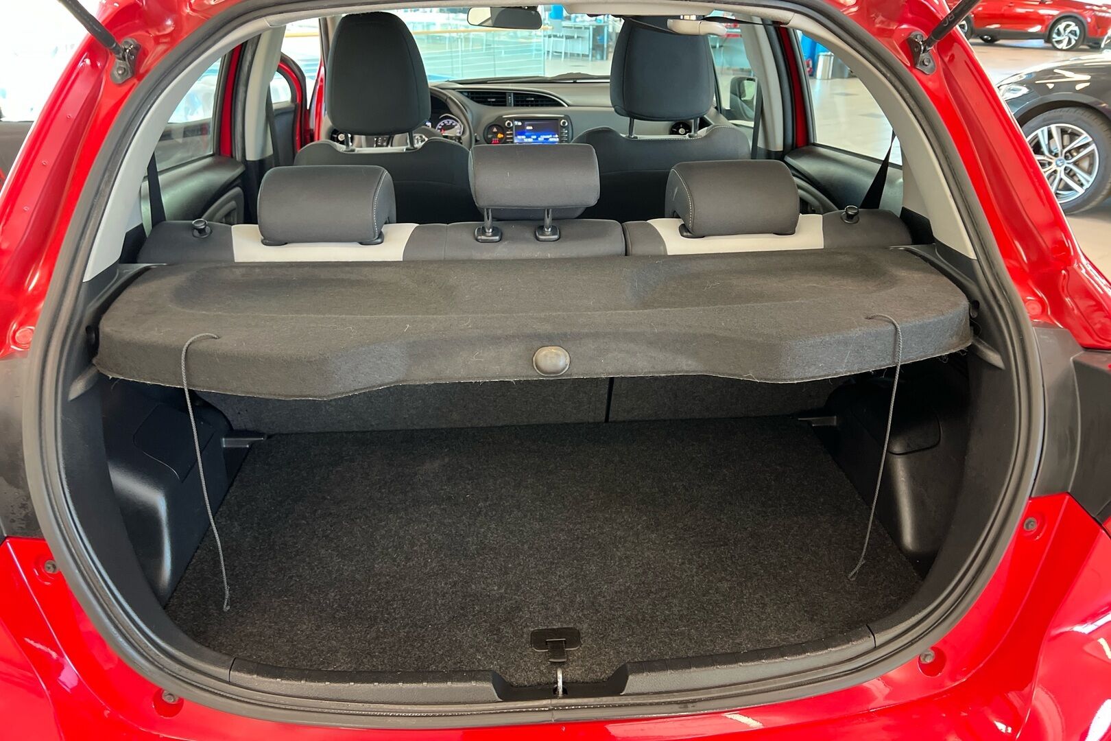 Toyota Yaris iso kuva 15