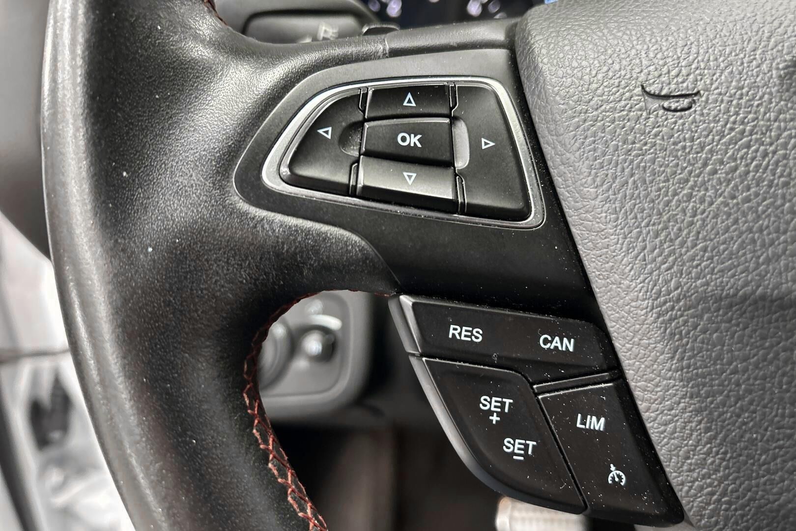 Ford Kuga iso kuva 13