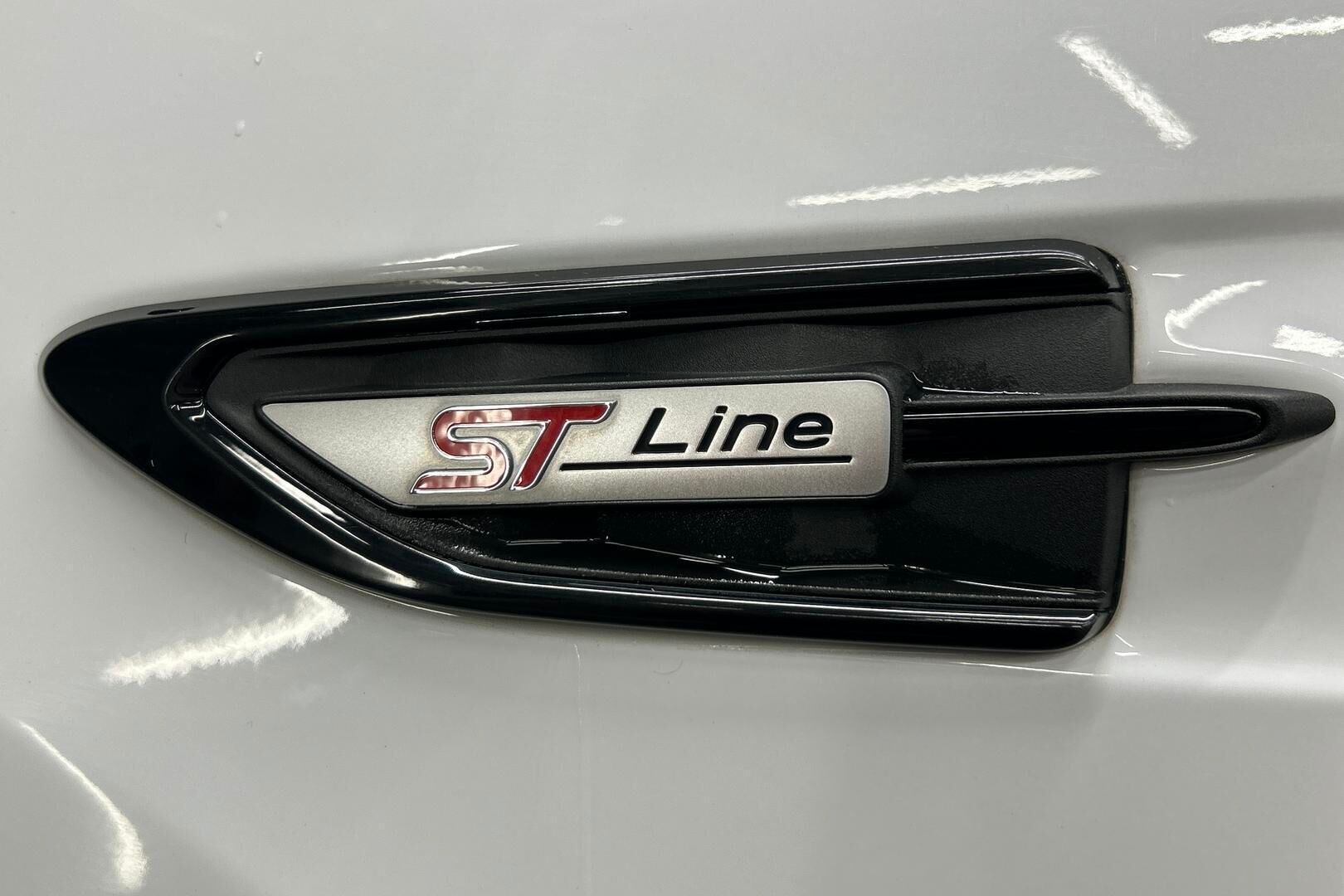 Ford Kuga iso kuva 21