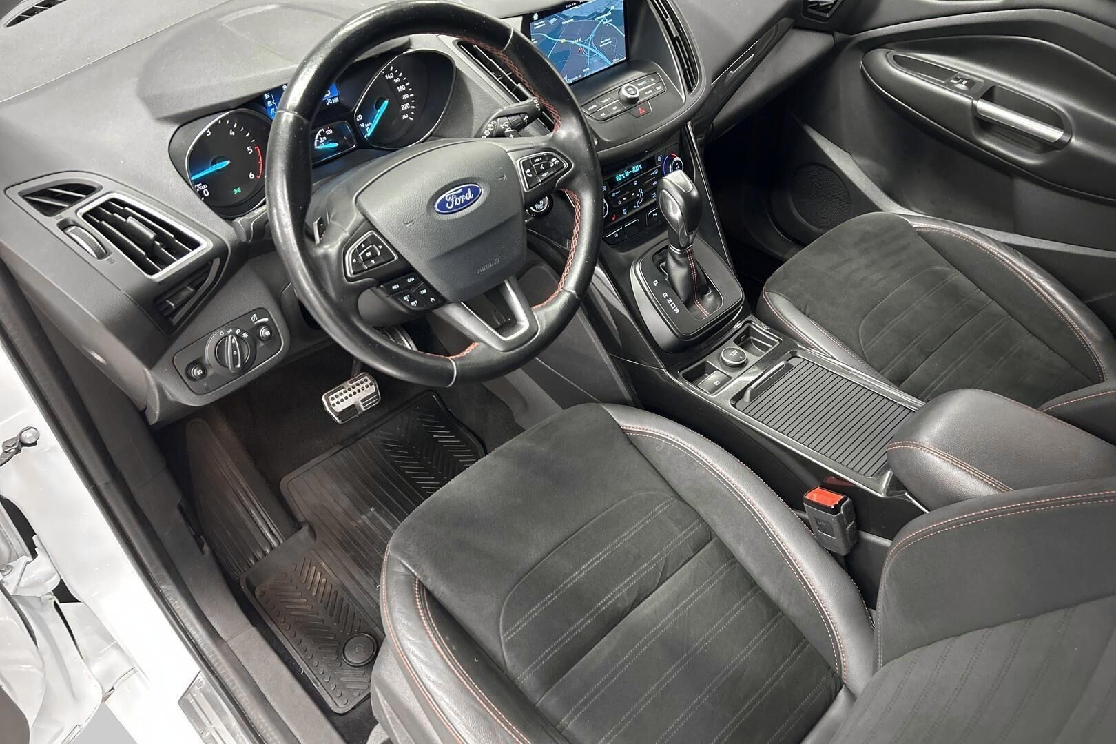 Ford Kuga iso kuva 23