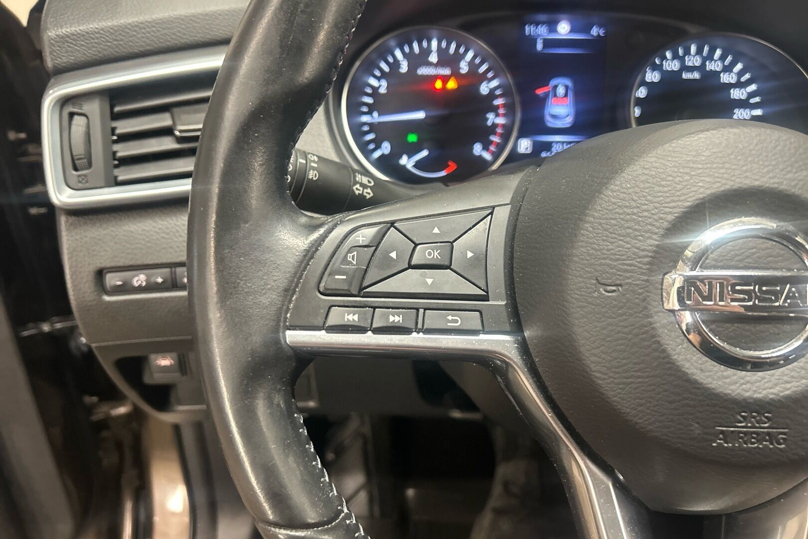 Nissan Qashqai iso kuva 9