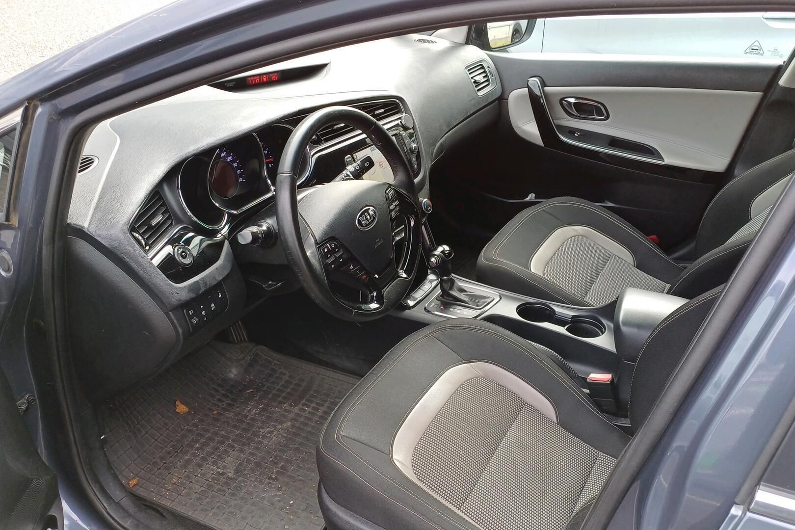 Kia cee'd iso kuva 1