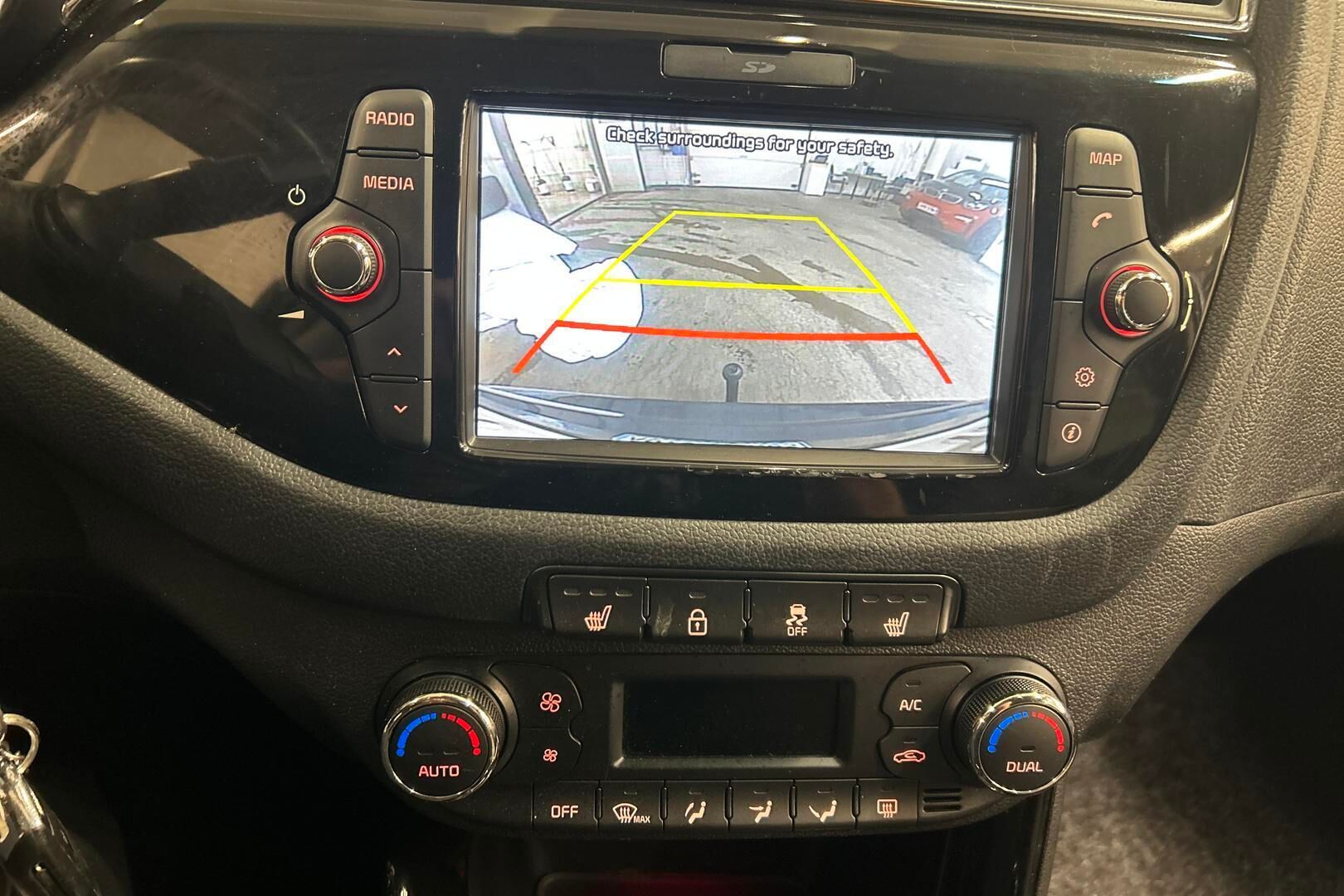 Kia cee'd iso kuva 18