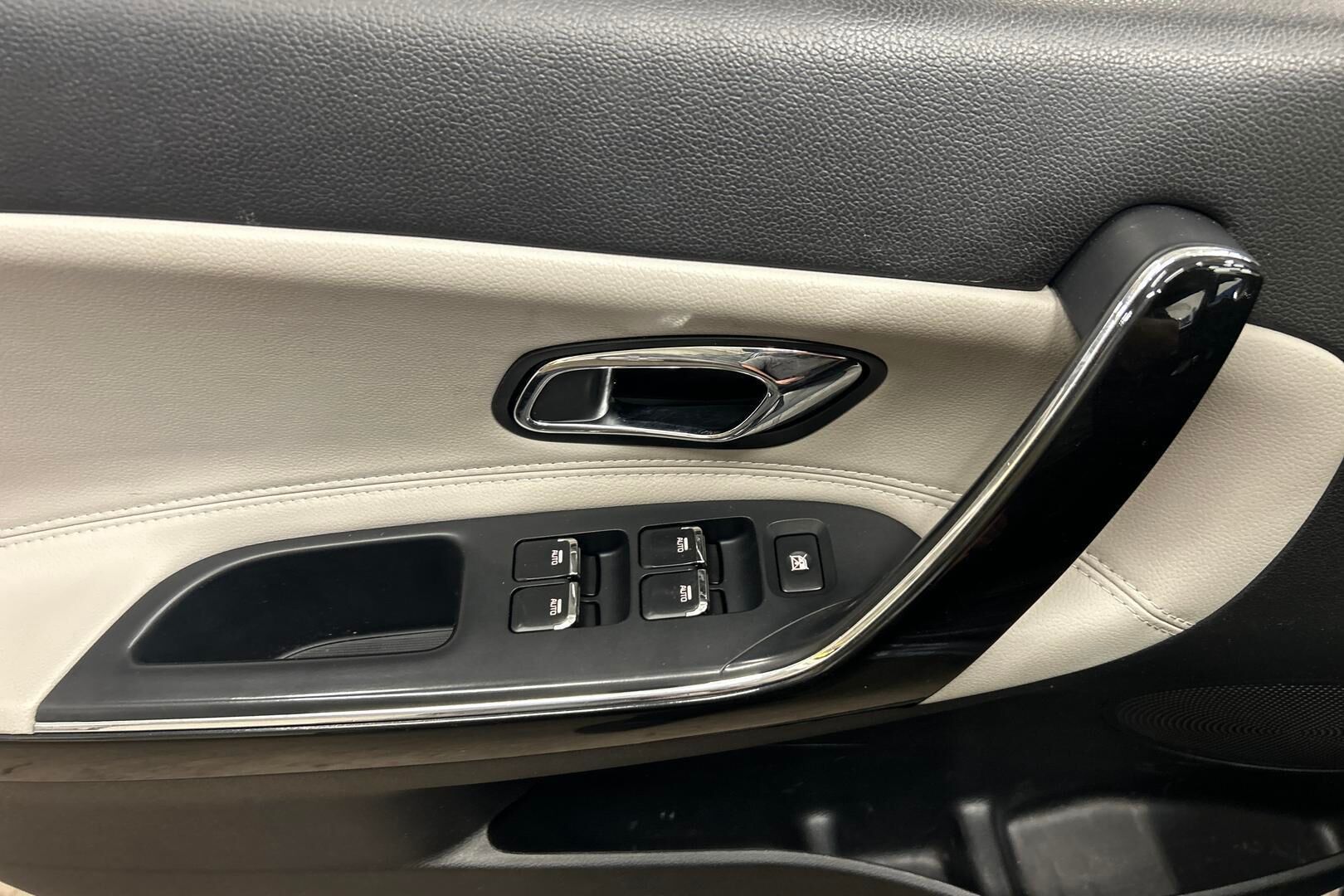 Kia cee'd iso kuva 21