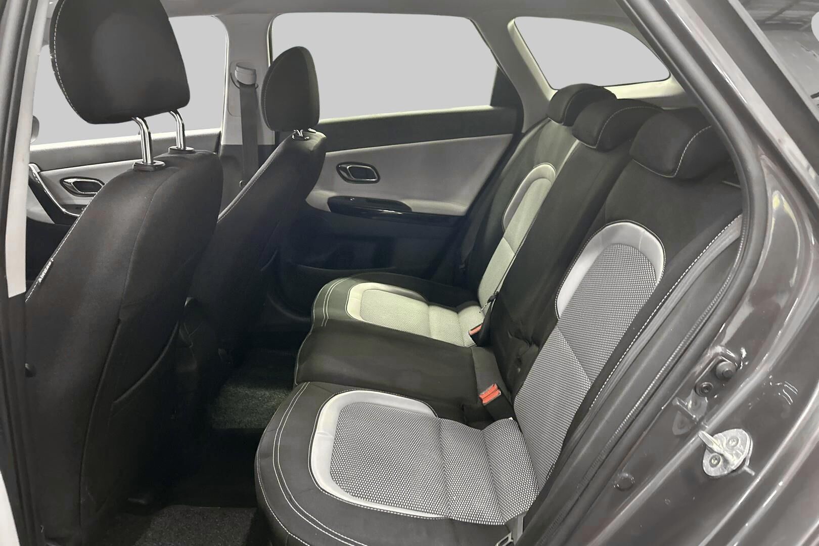 Kia cee'd iso kuva 9