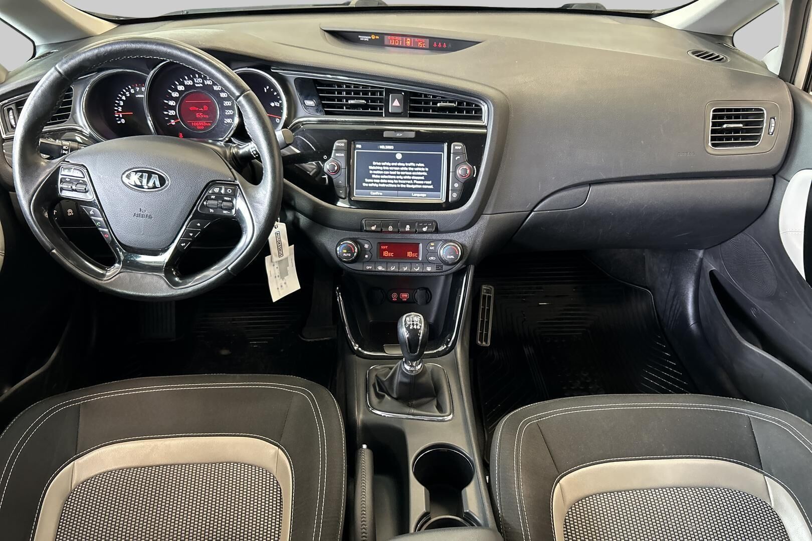 Kia cee'd iso kuva 11