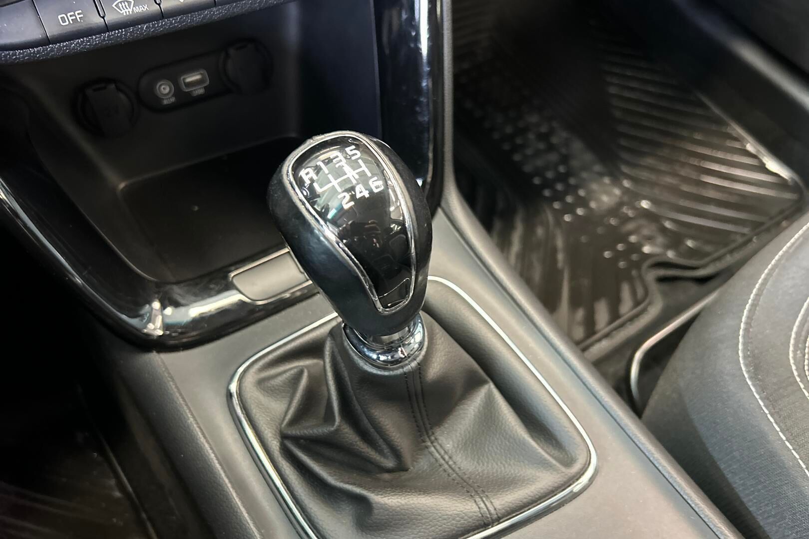 Kia cee'd iso kuva 21