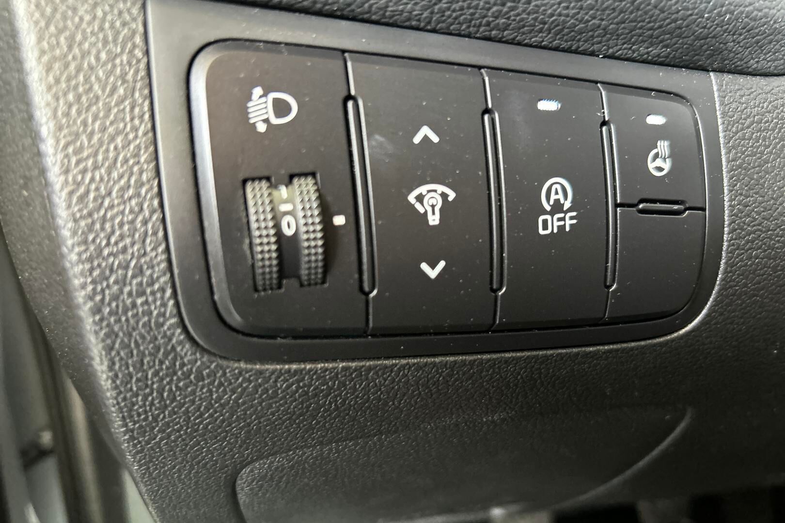 Kia cee'd iso kuva 24