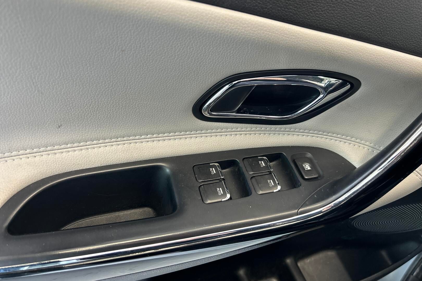 Kia cee'd iso kuva 26