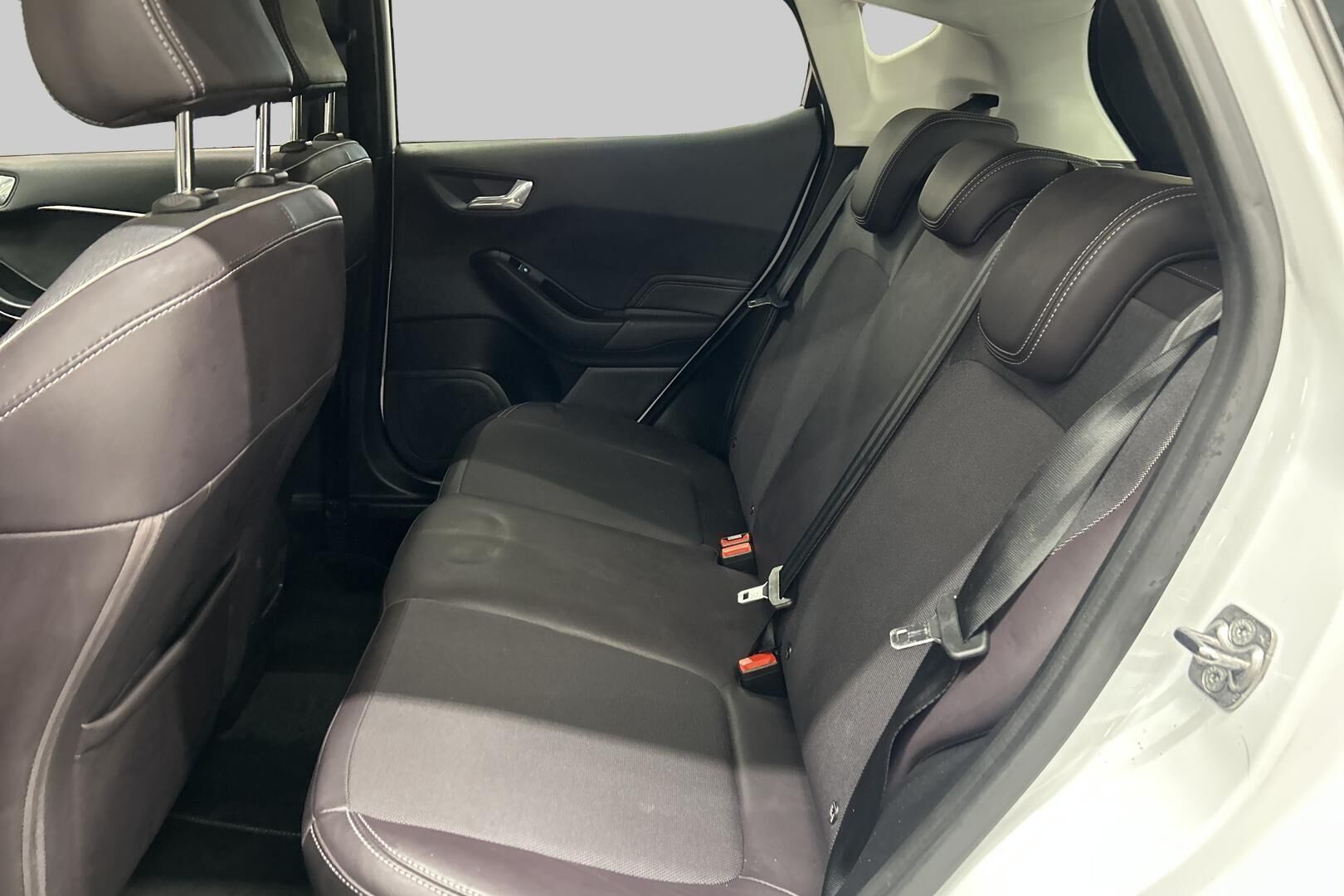 Ford Fiesta iso kuva 20