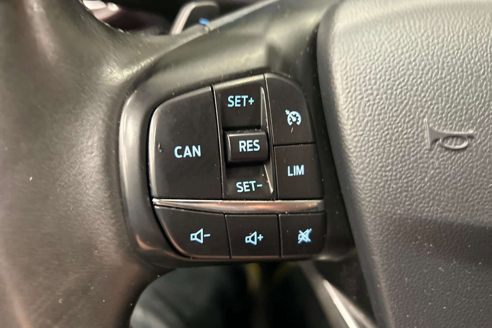 Ford Fiesta iso kuva 12