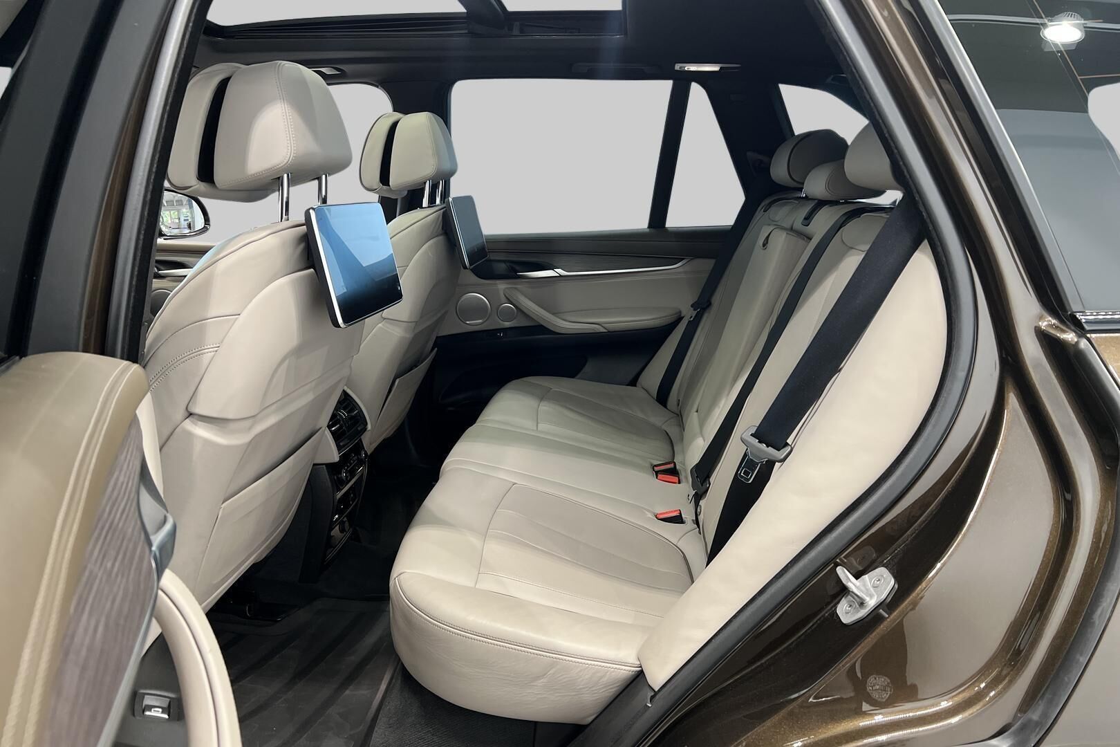 BMW X5 iso kuva 10