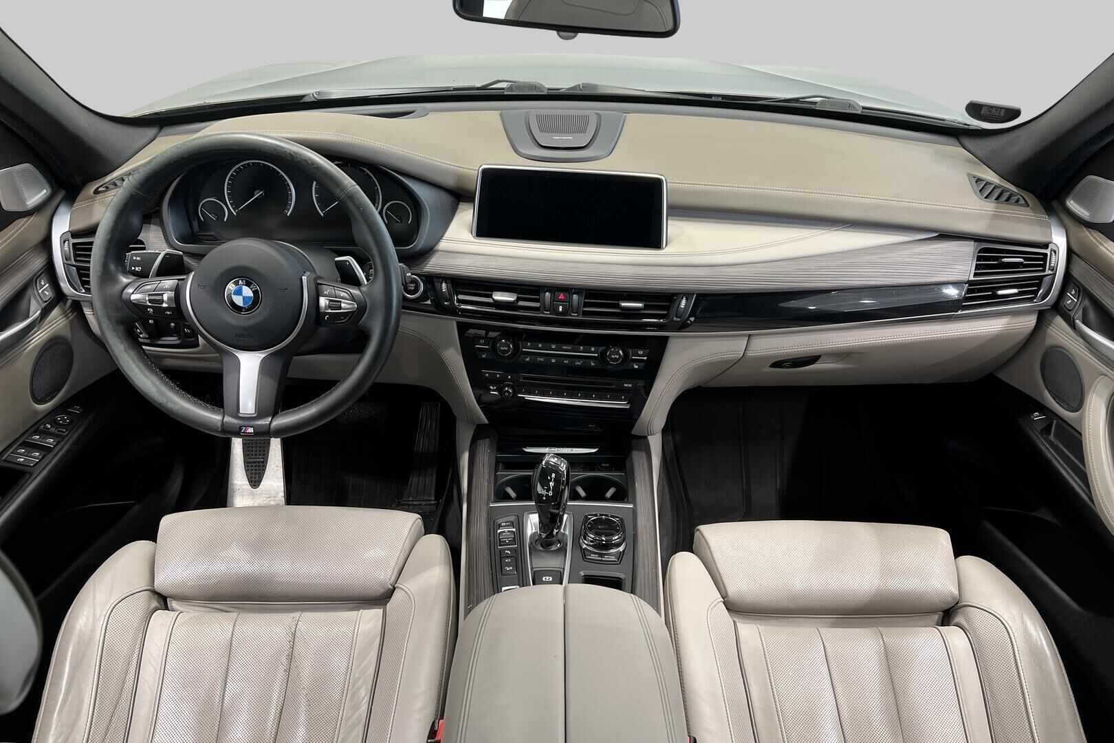 BMW X5 iso kuva 11