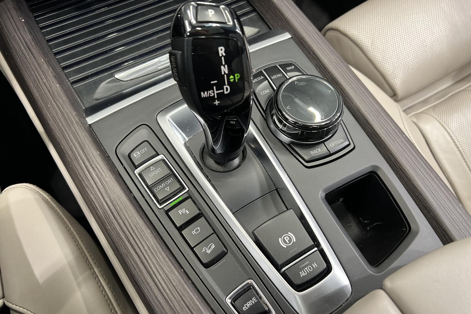 BMW X5 iso kuva 21