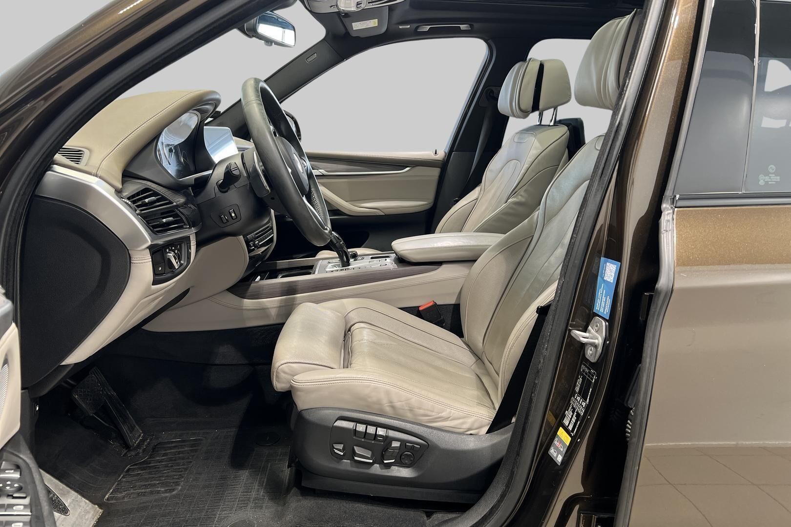 BMW X5 iso kuva 9